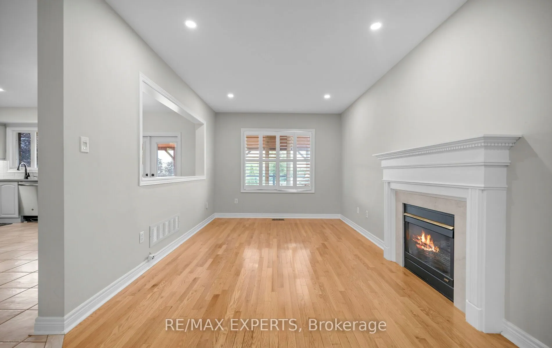 90 Coolspring Crescent