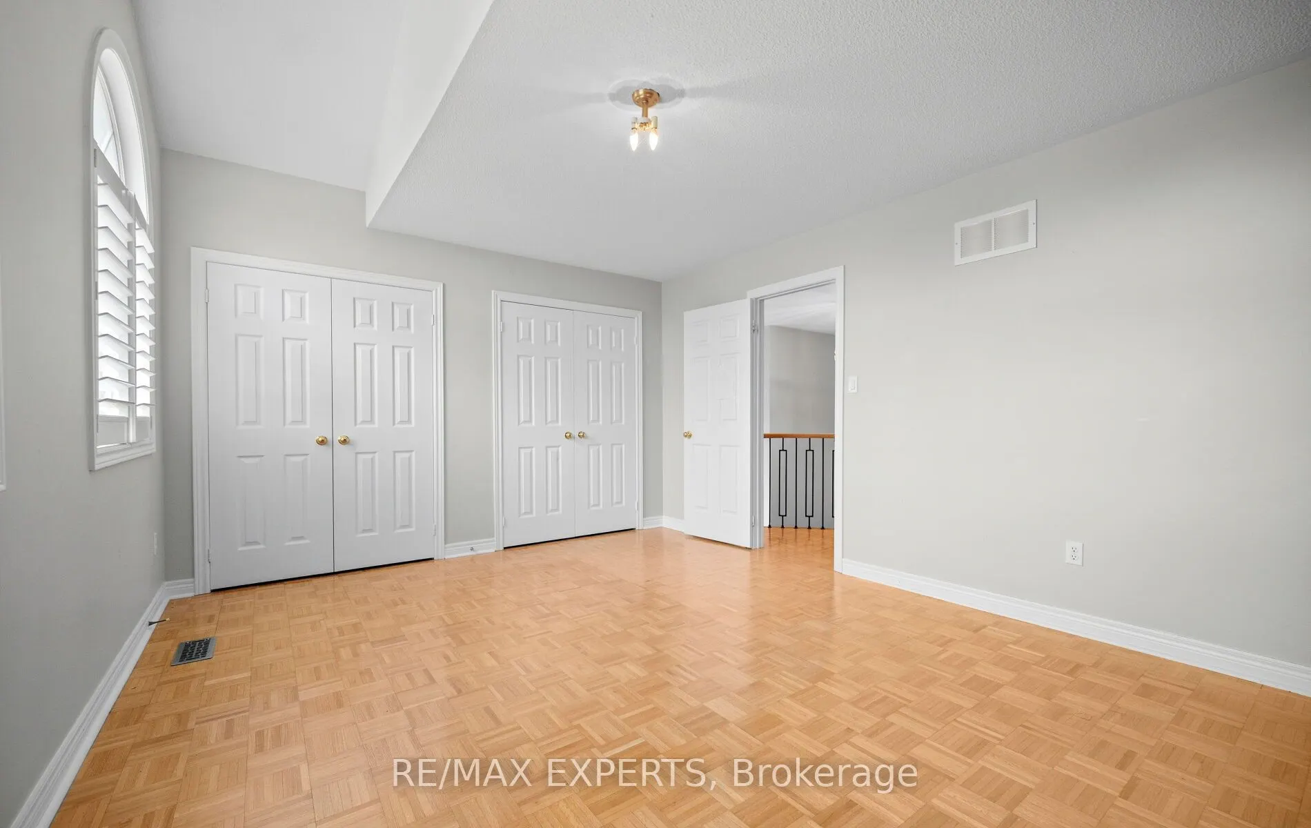 90 Coolspring Crescent