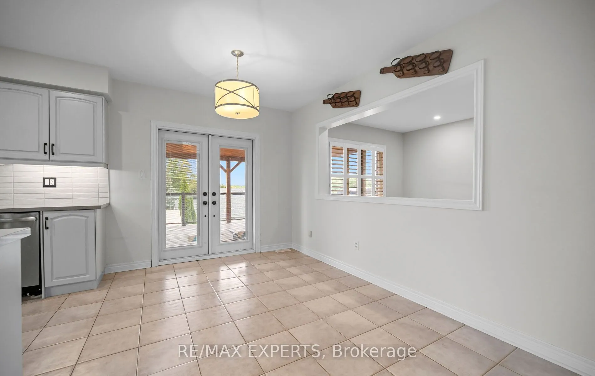 90 Coolspring Crescent