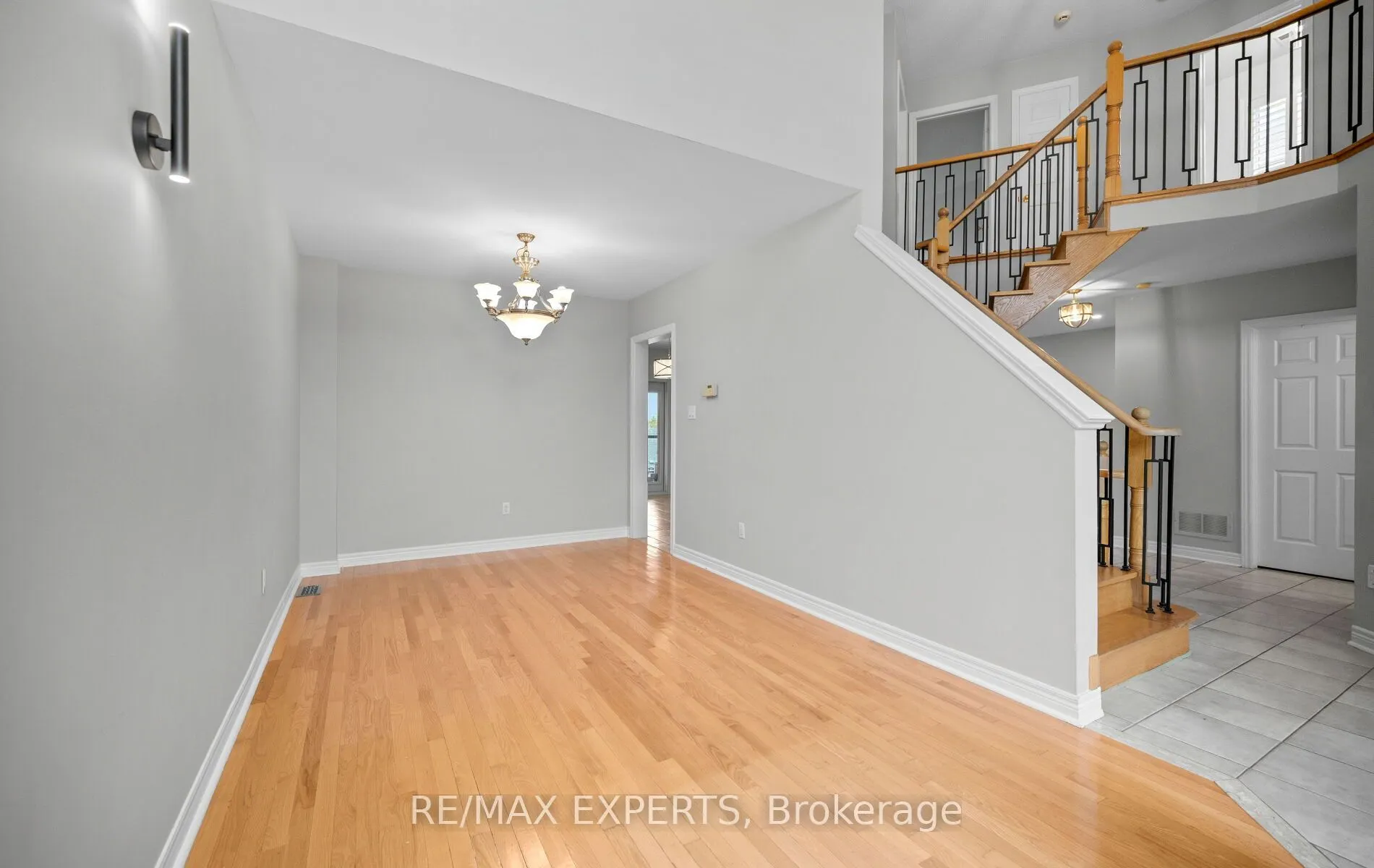 90 Coolspring Crescent