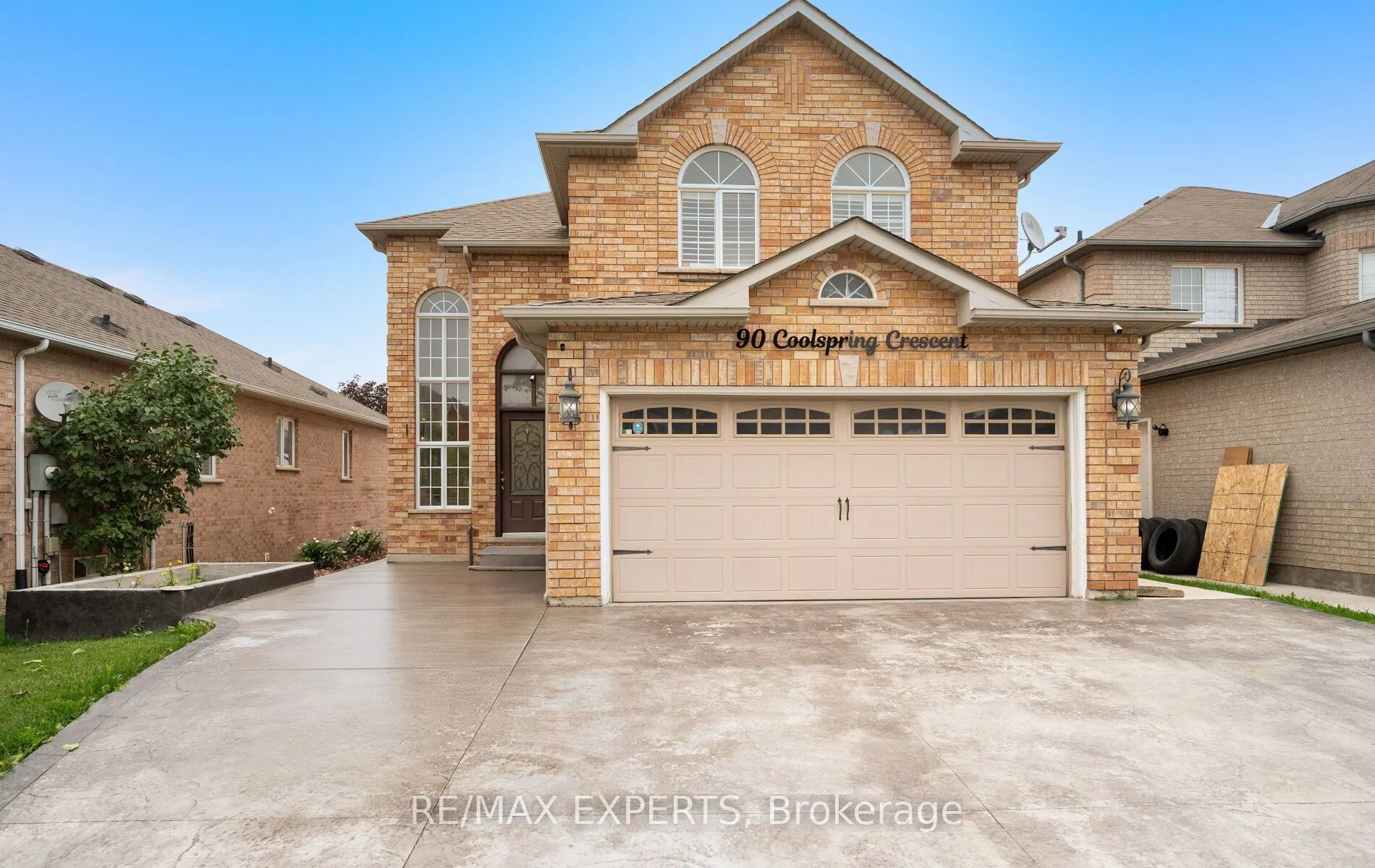 90 Coolspring Crescent