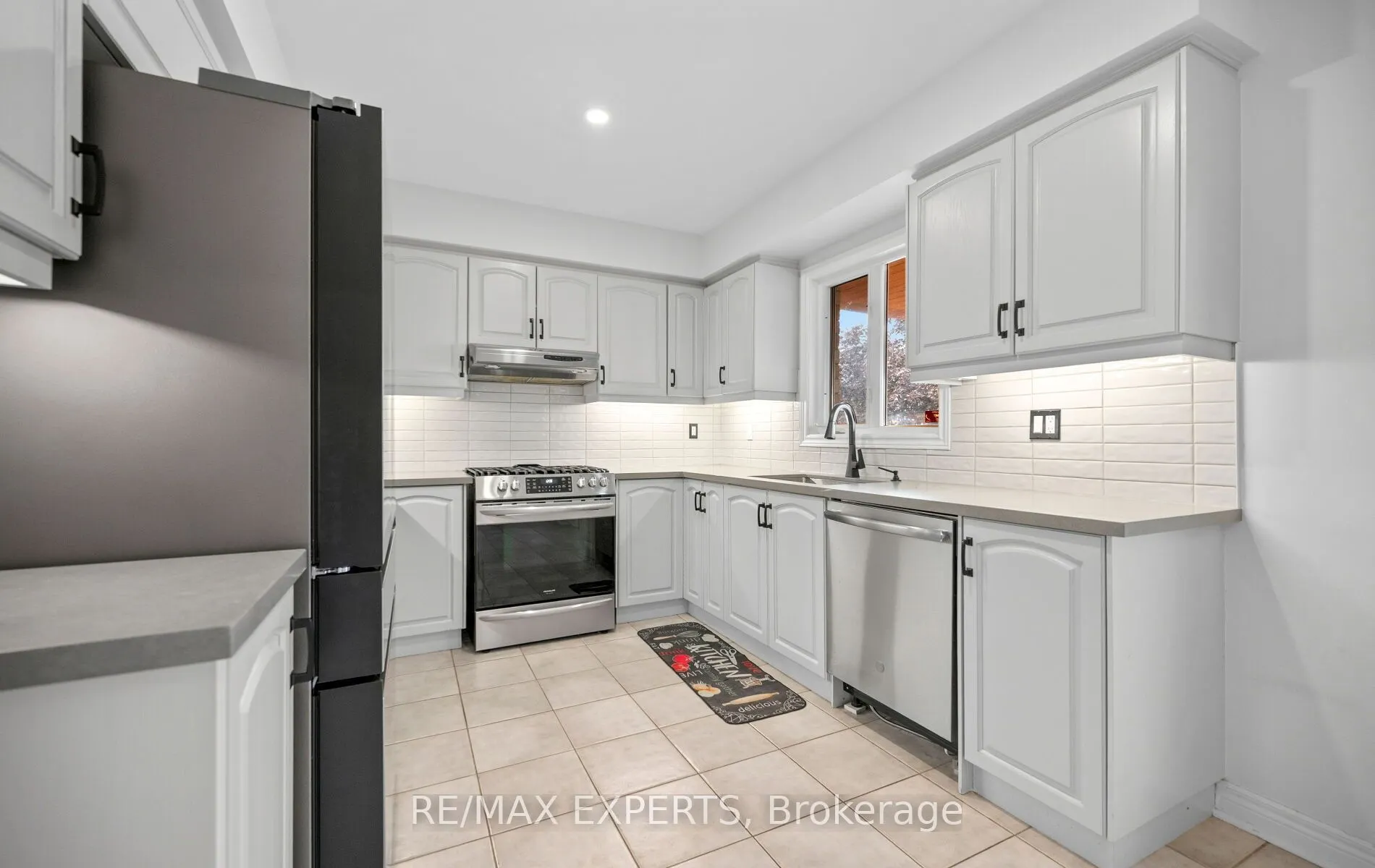 90 Coolspring Crescent