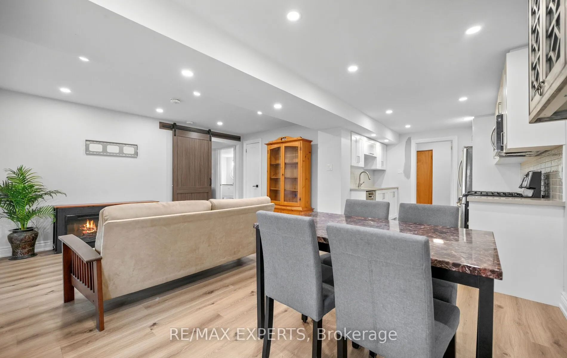 90 Coolspring Crescent