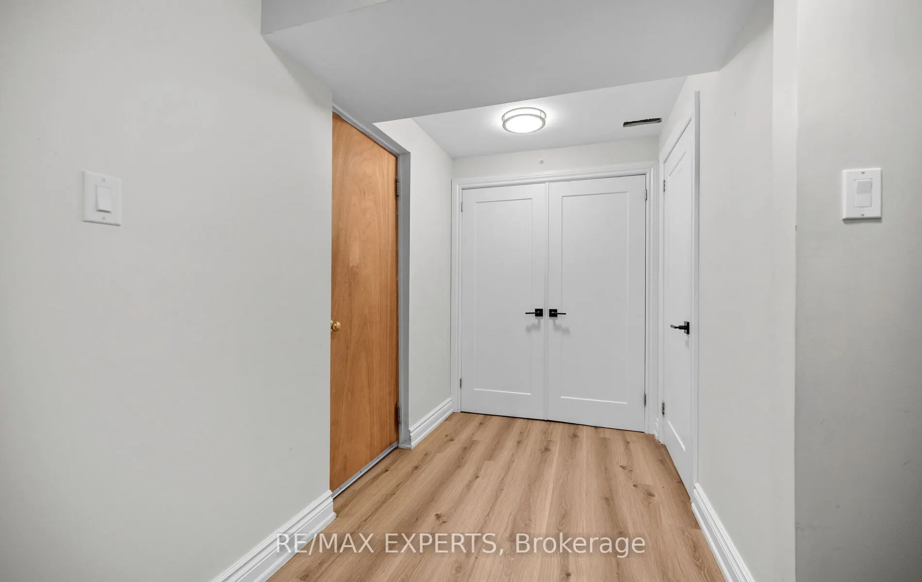 90 Coolspring Crescent
