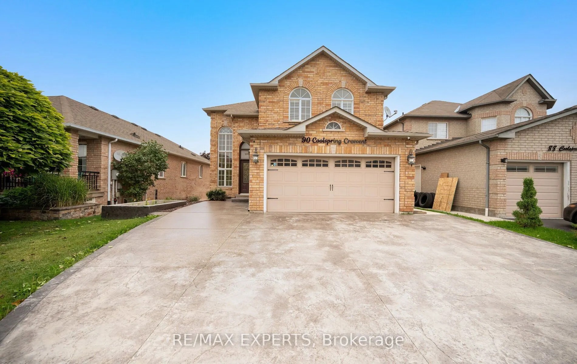 90 Coolspring Crescent