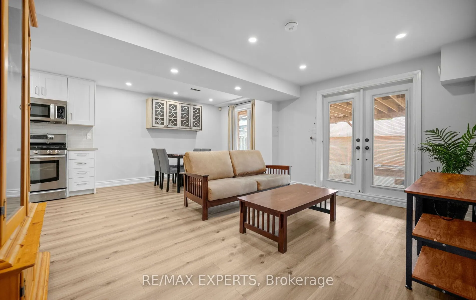 90 Coolspring Crescent