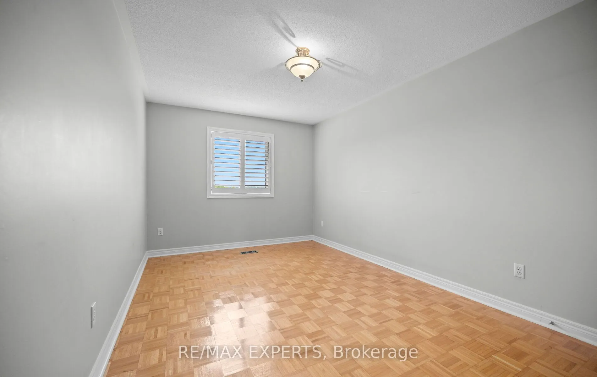 90 Coolspring Crescent