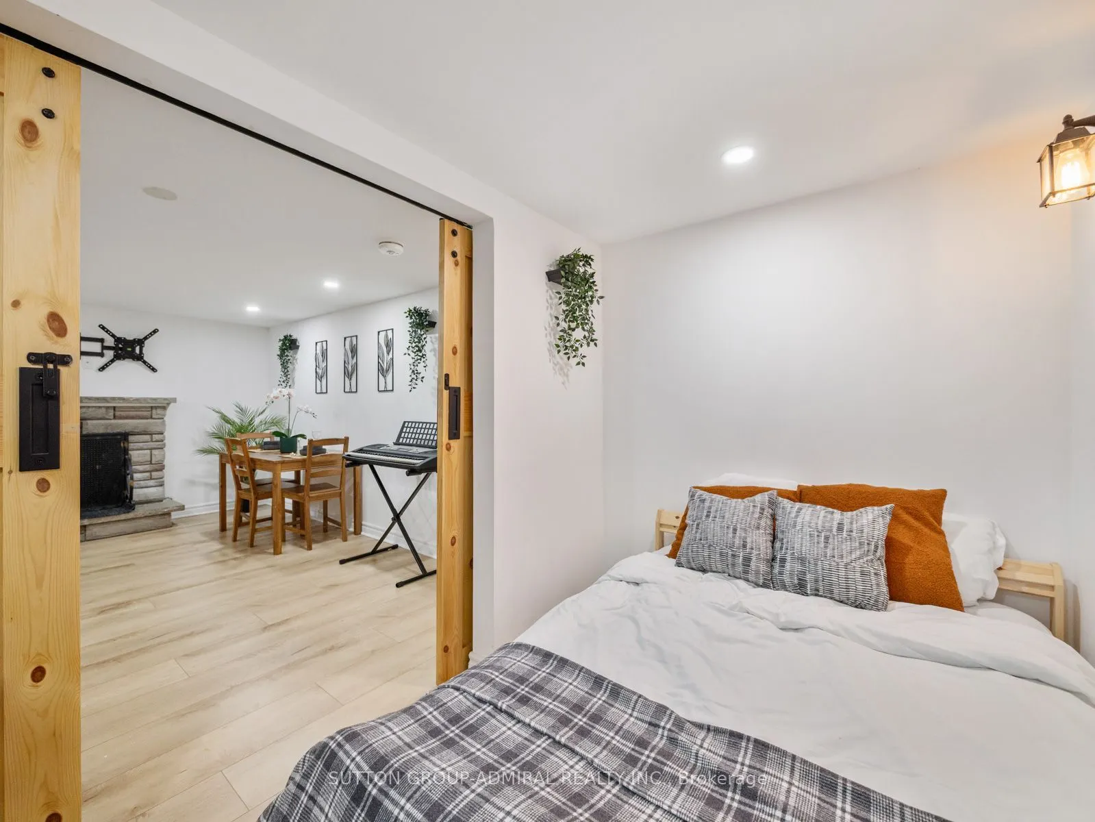65 Woodbury Road
