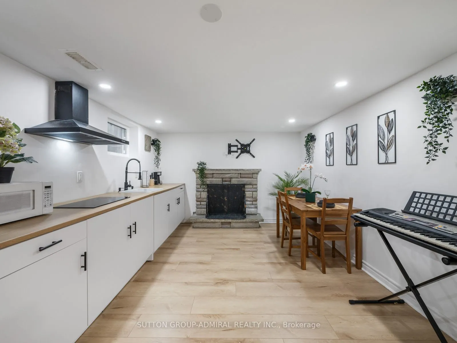 65 Woodbury Road