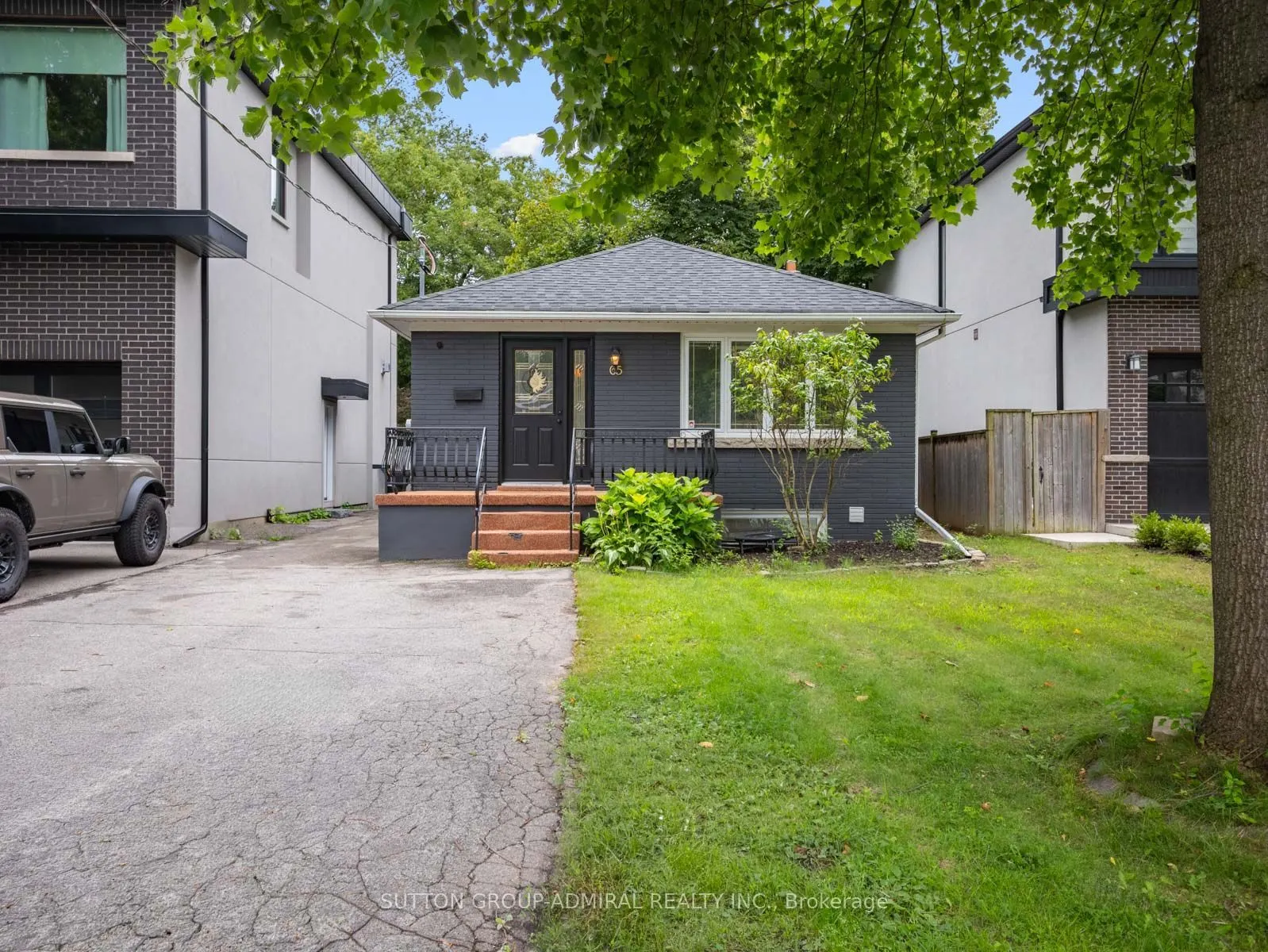 65 Woodbury Road