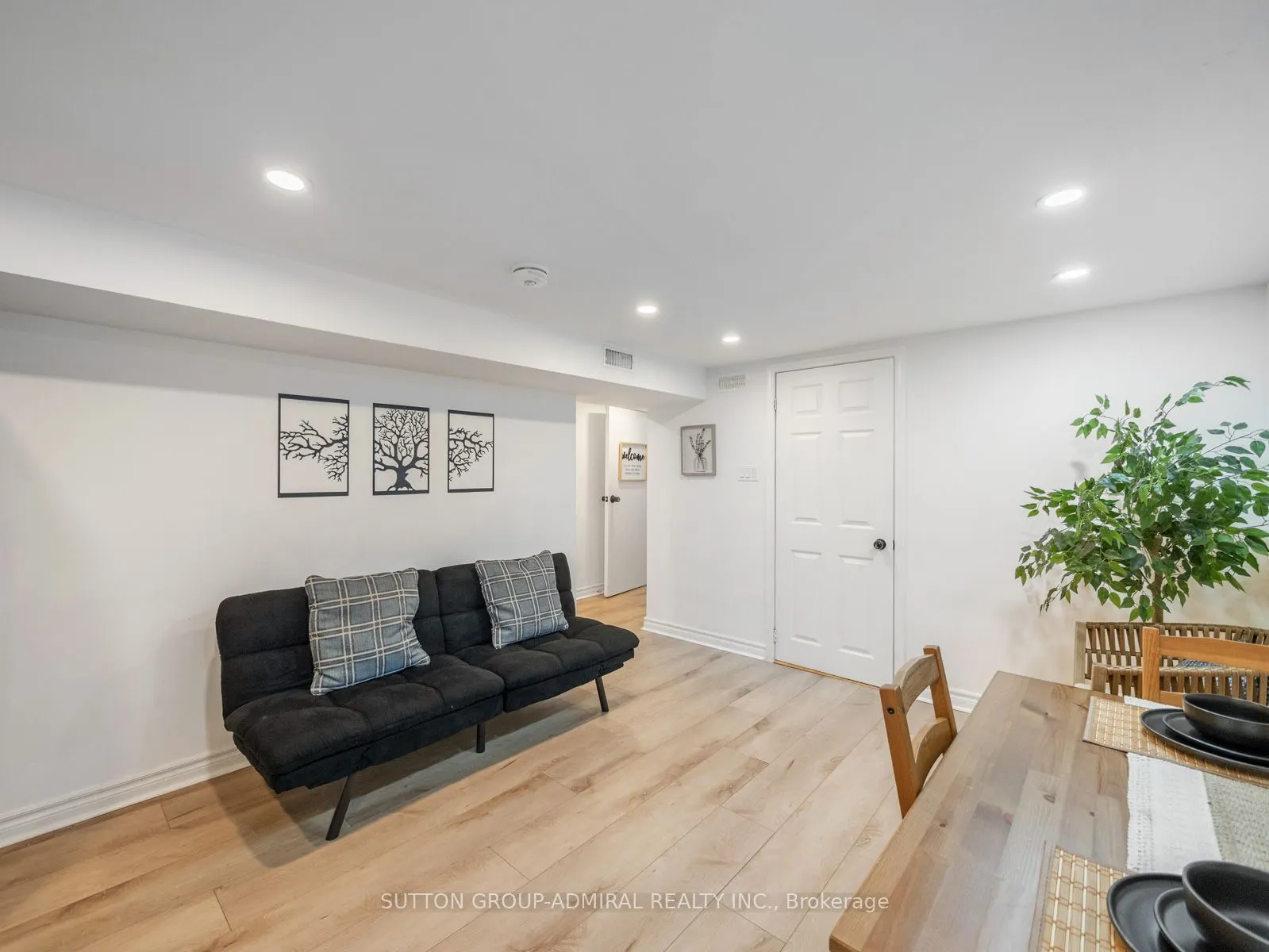 65 Woodbury Road