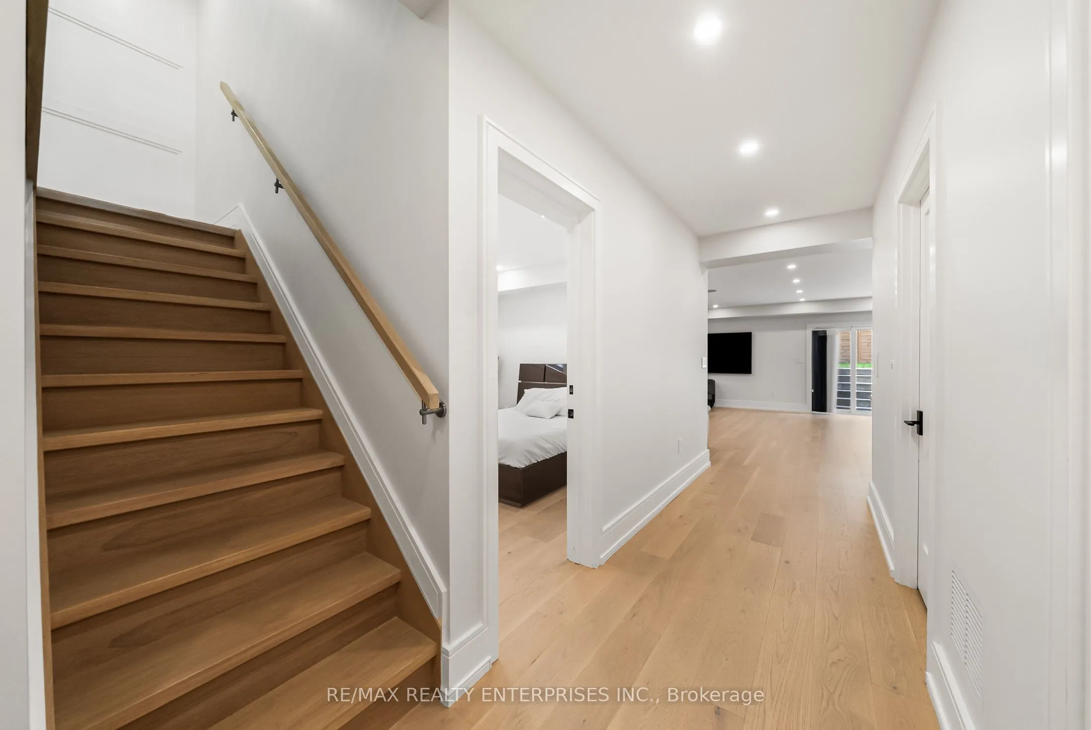 1362 Kenmuir Avenue