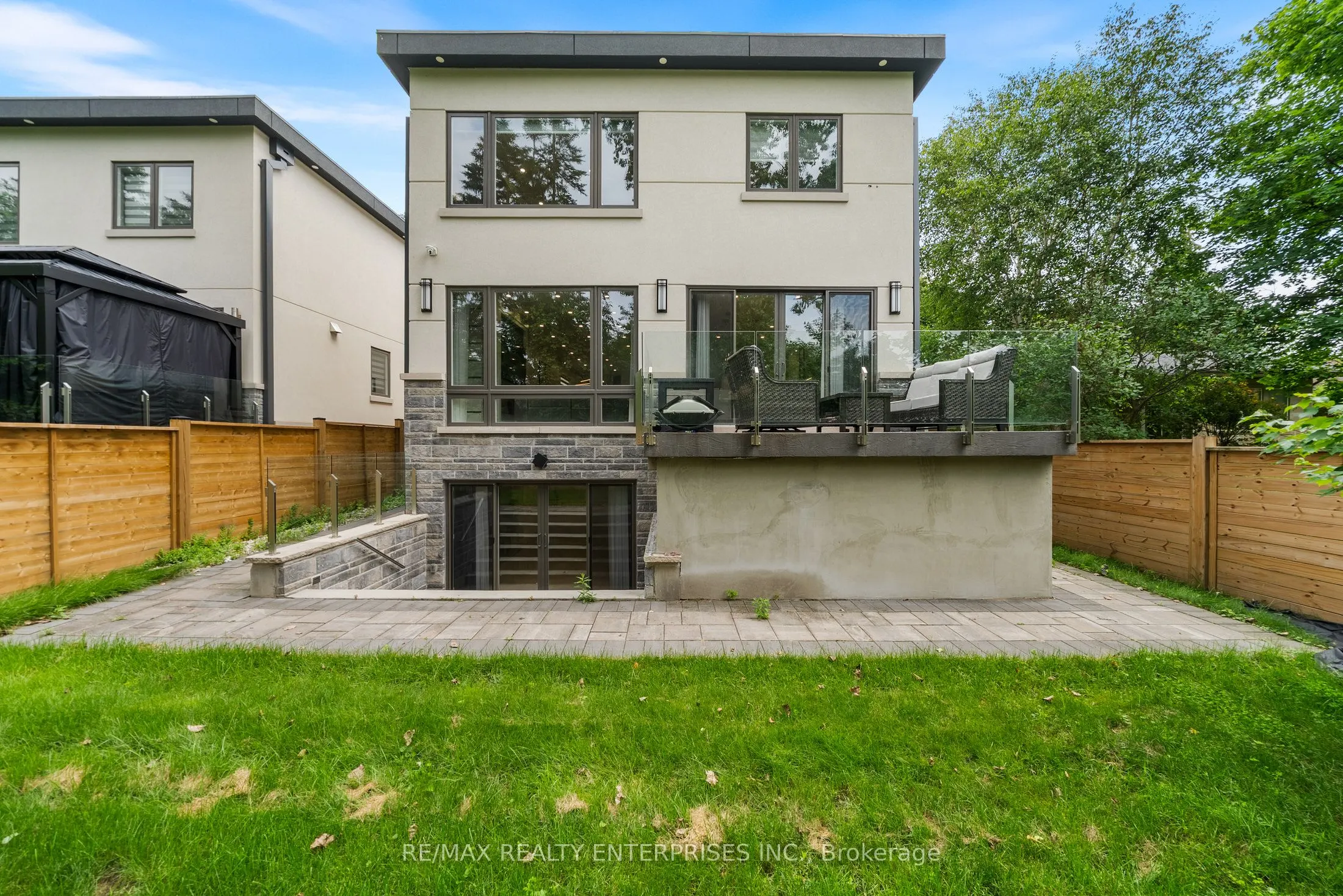 1362 Kenmuir Avenue