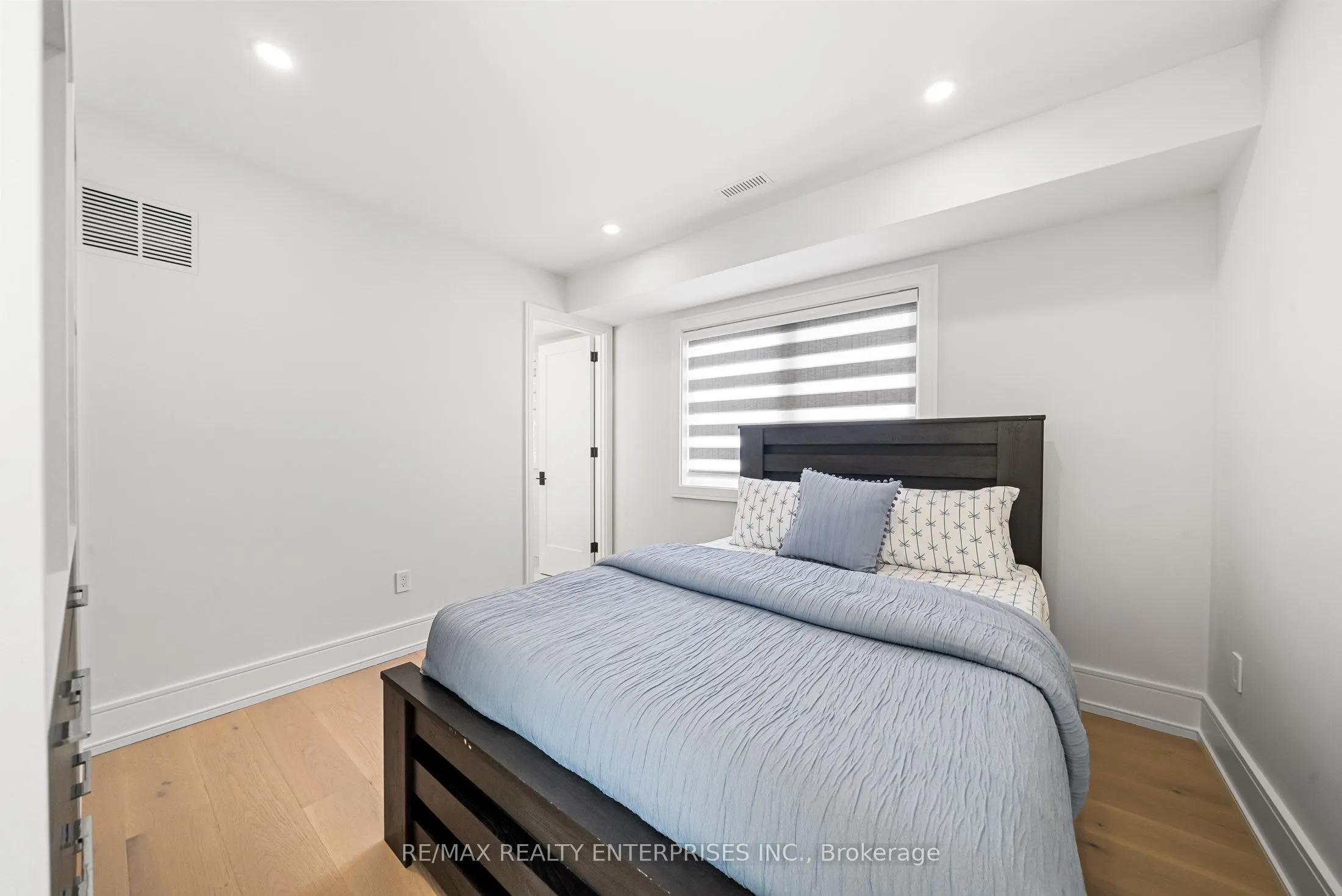 1362 Kenmuir Avenue