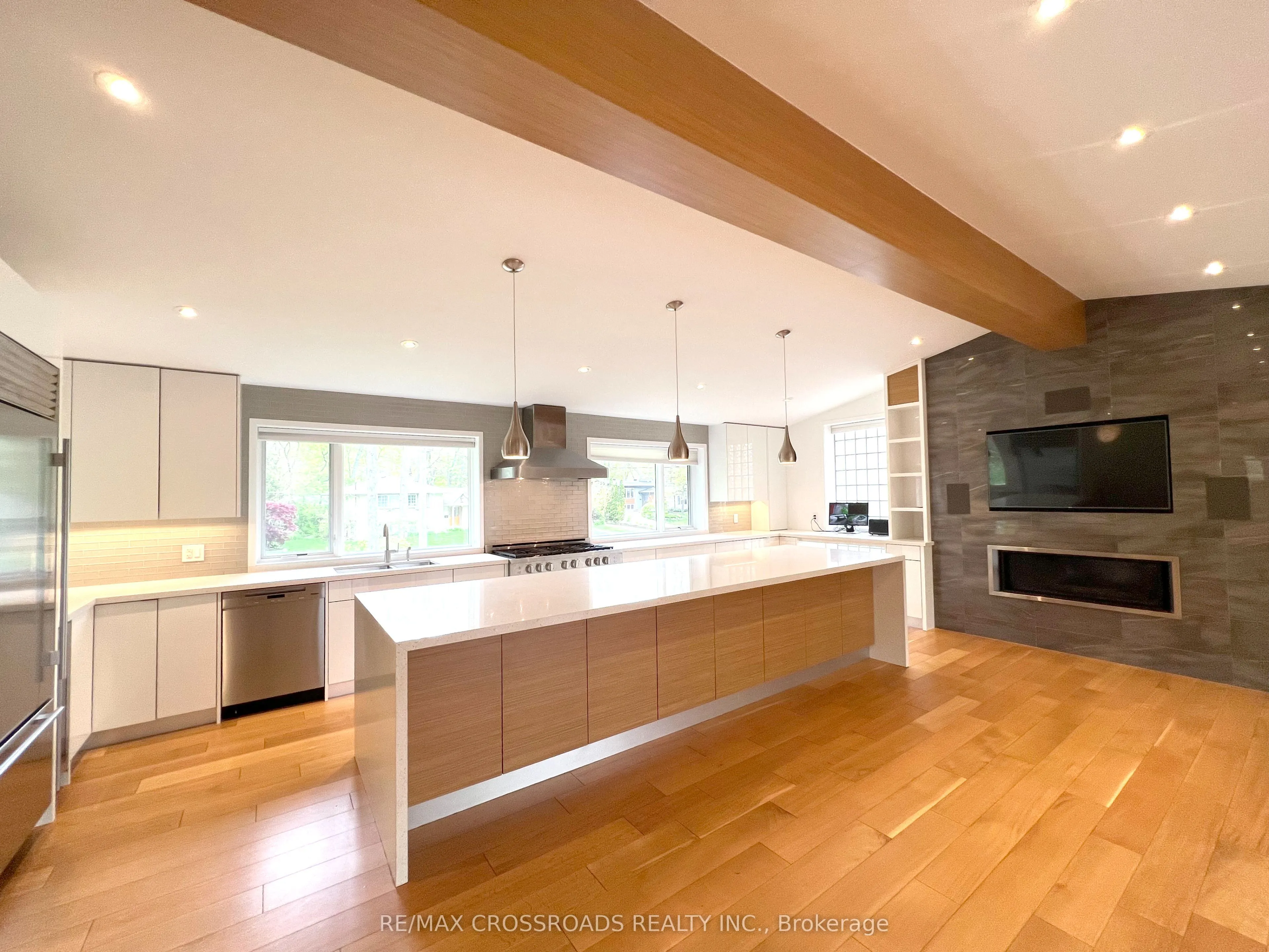 1532 Merrow Road