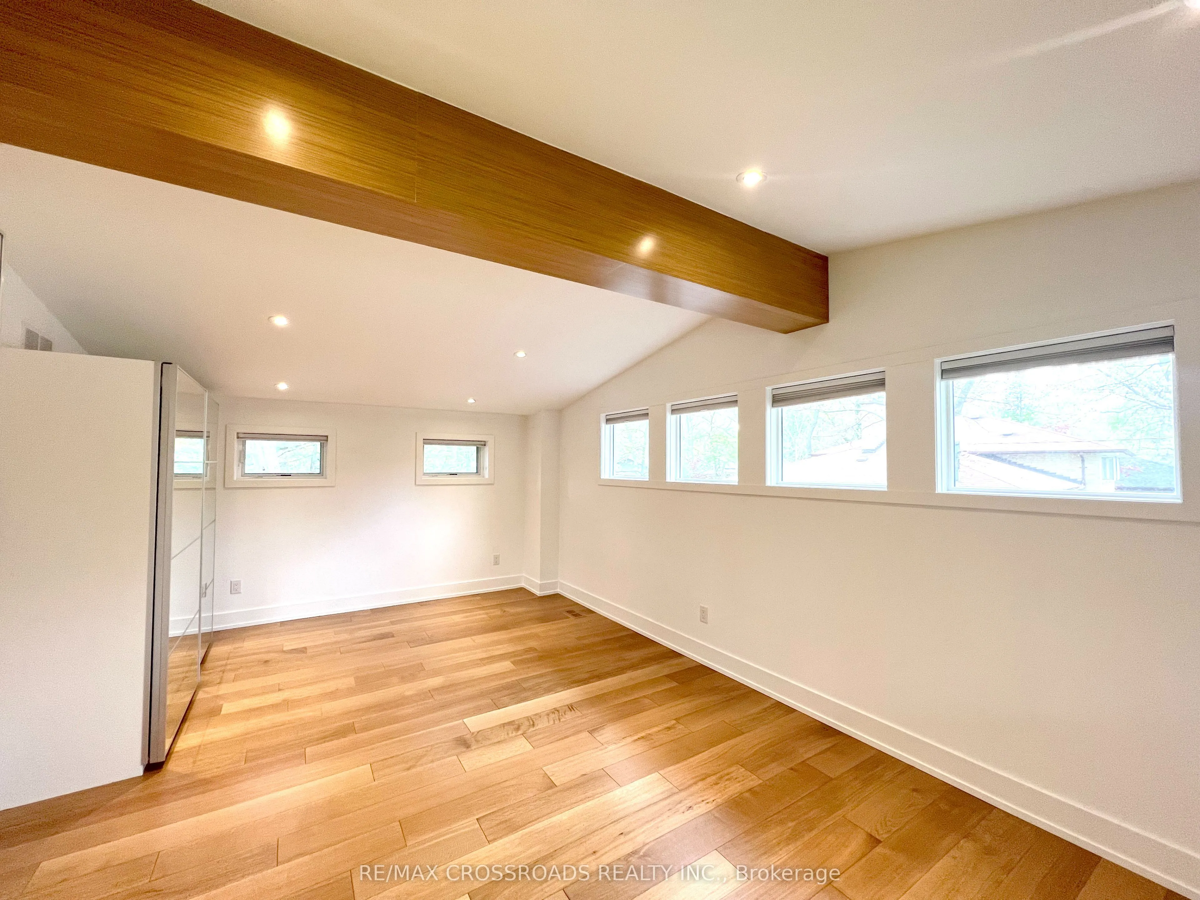 1532 Merrow Road