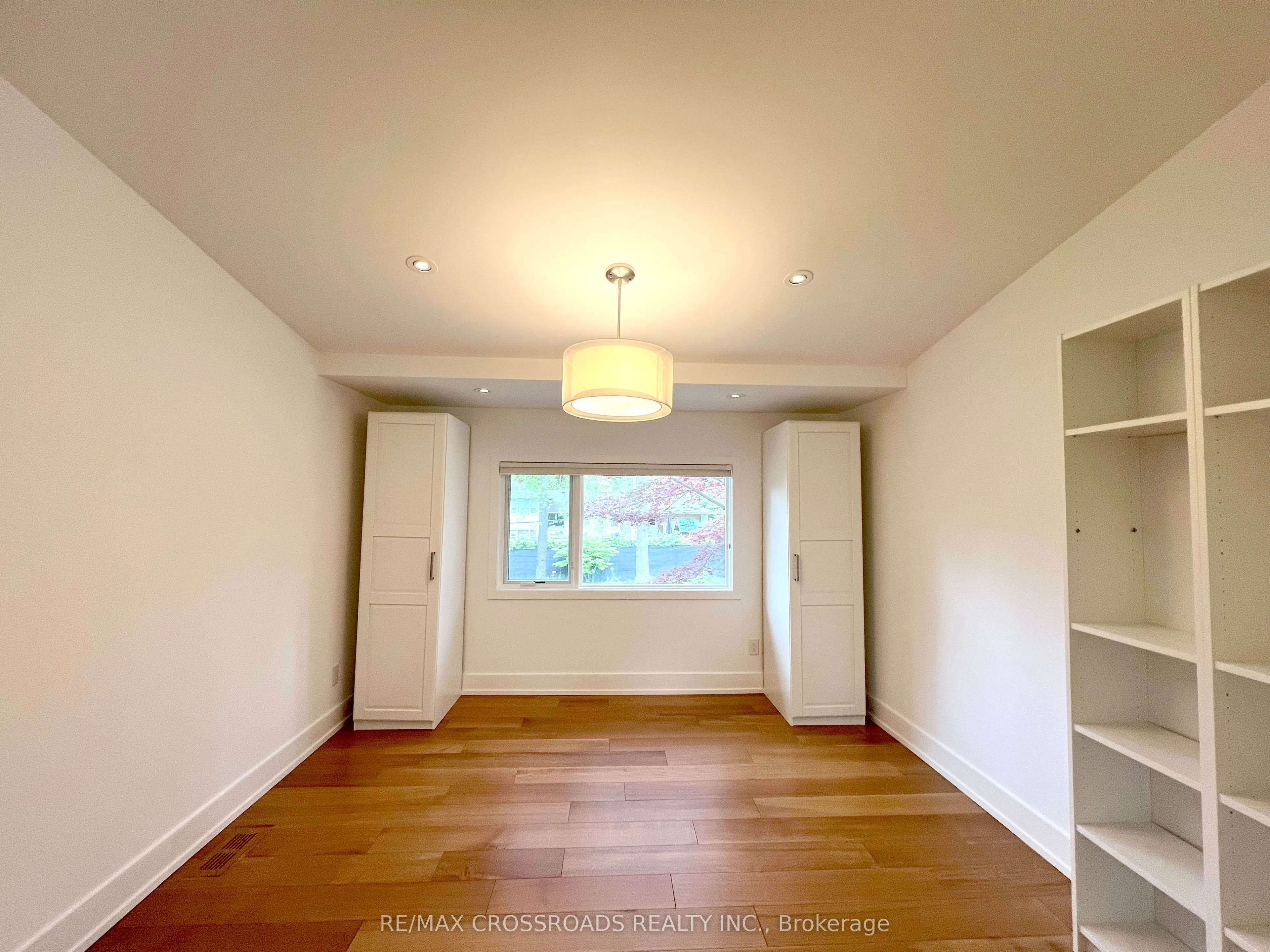 1532 Merrow Road