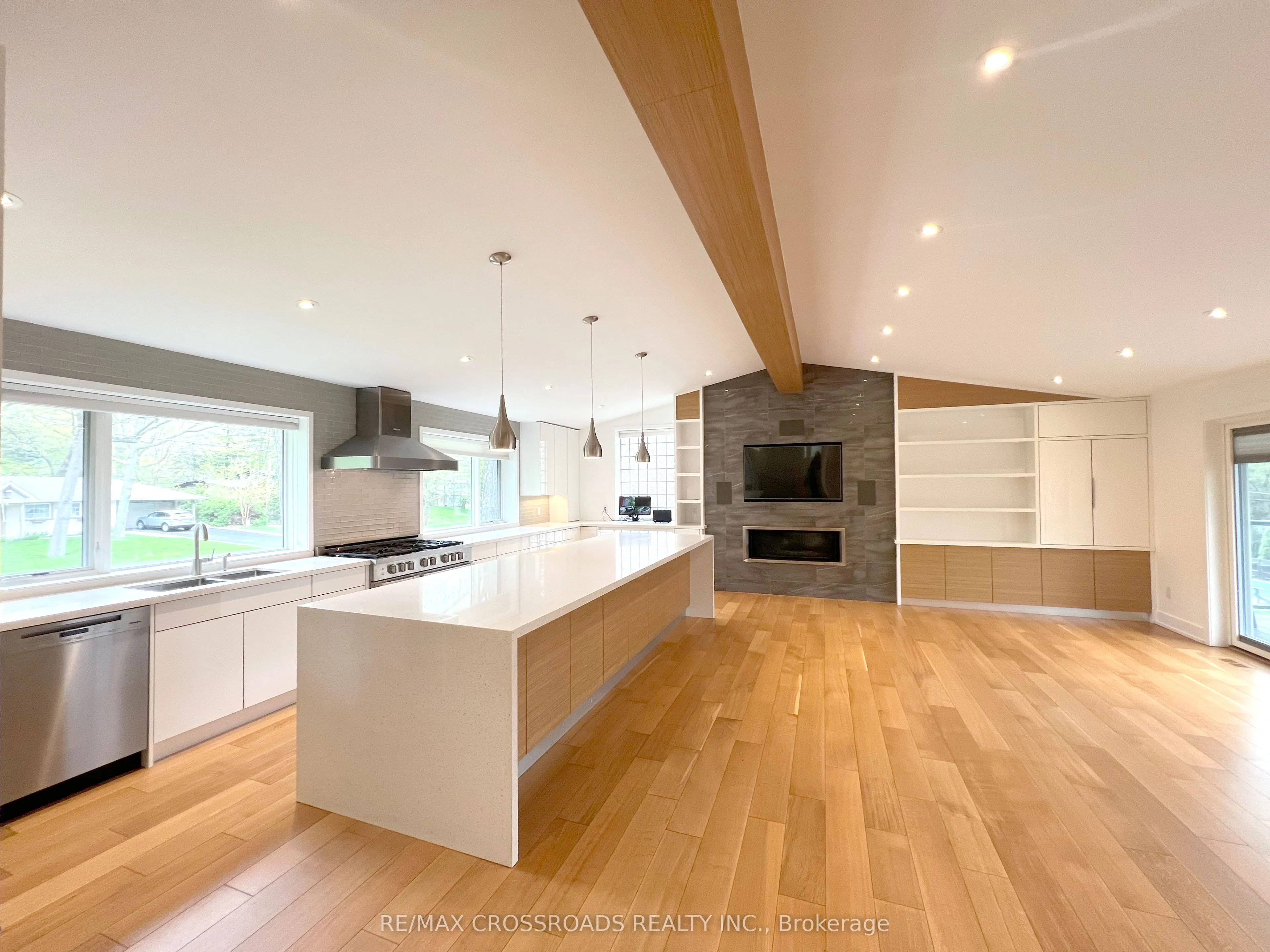 1532 Merrow Road