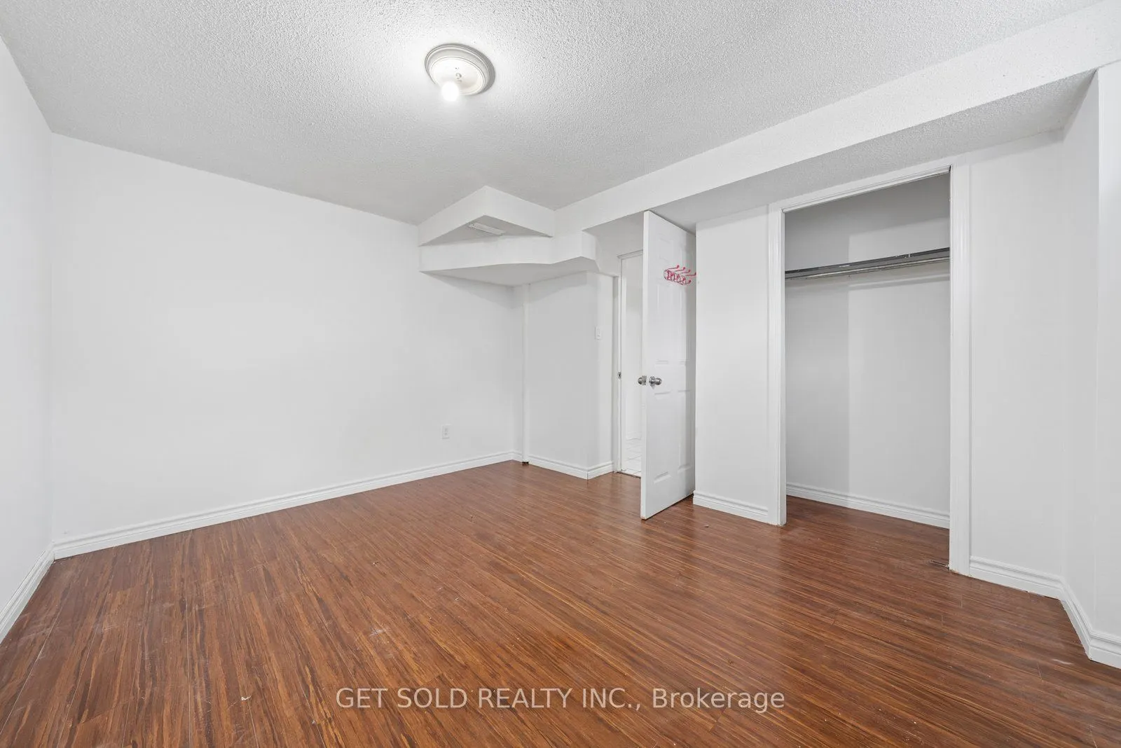 57 Oaklea Boulevard