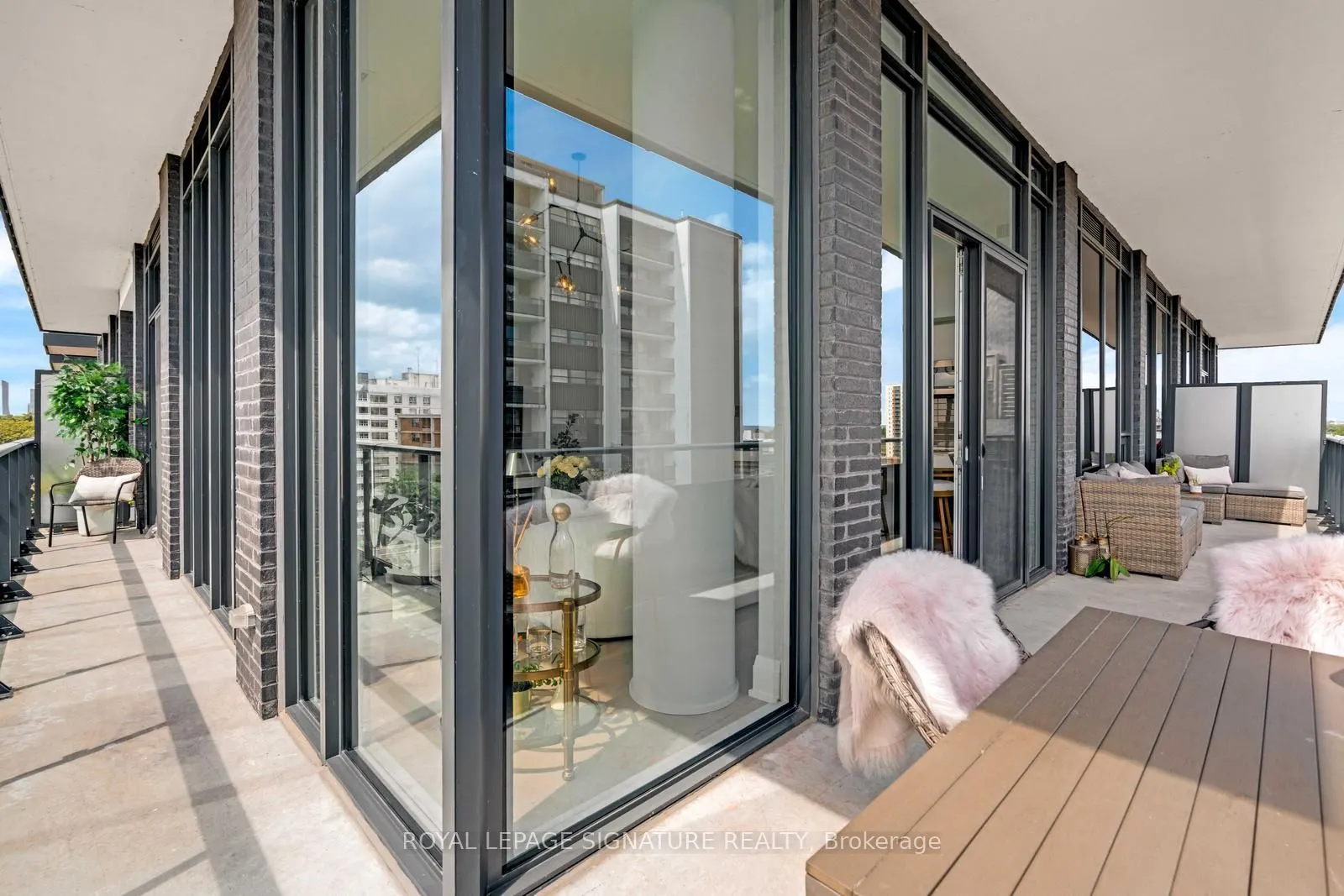 21 Park Street E #1103