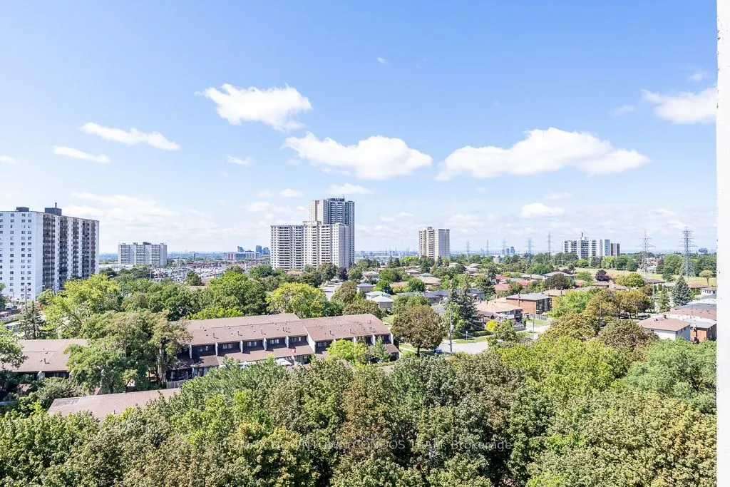 10 Tobermory Drive #1004