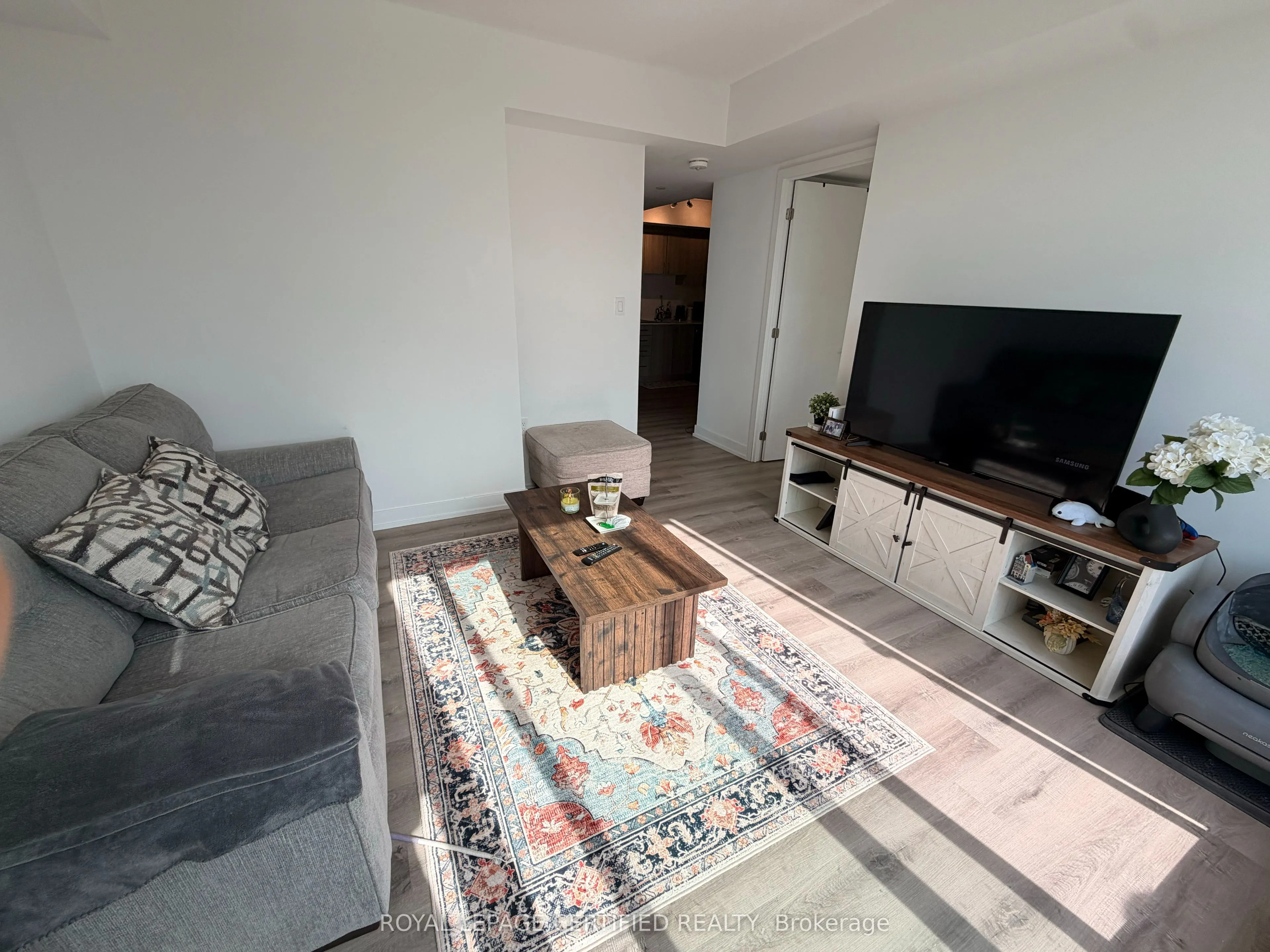 556 Marlee Avenue #405