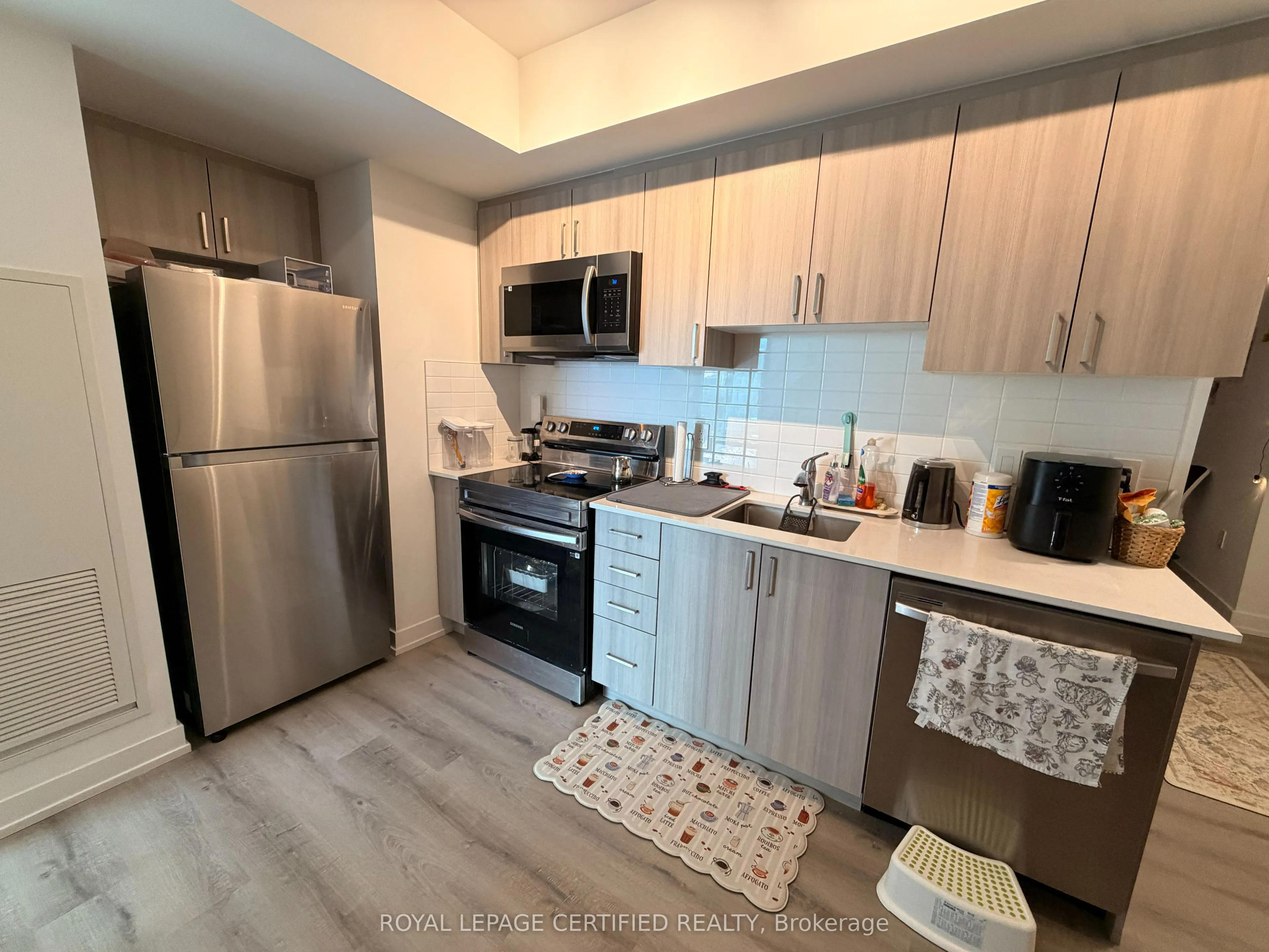 556 Marlee Avenue #405