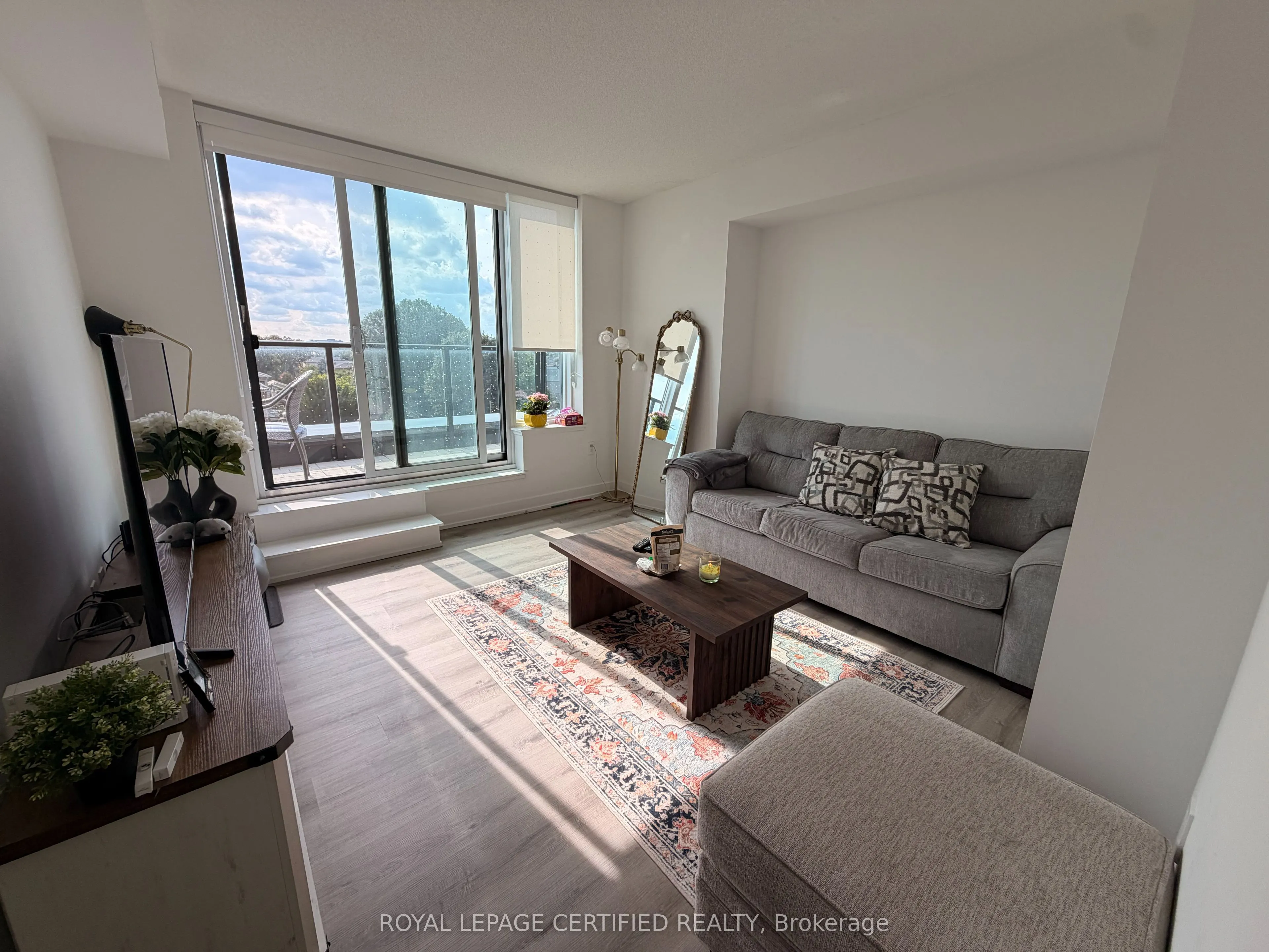 556 Marlee Avenue #405
