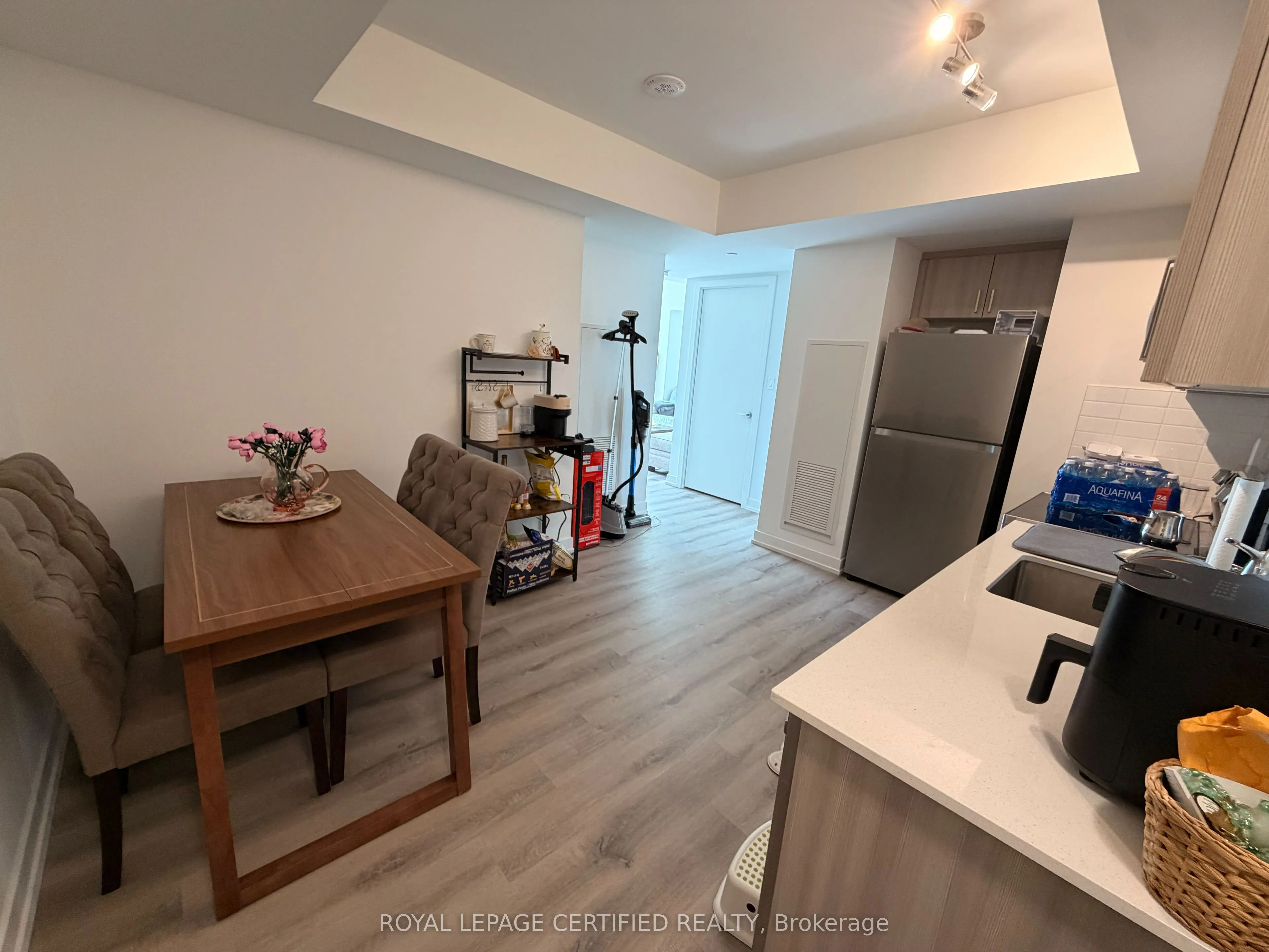 556 Marlee Avenue #405