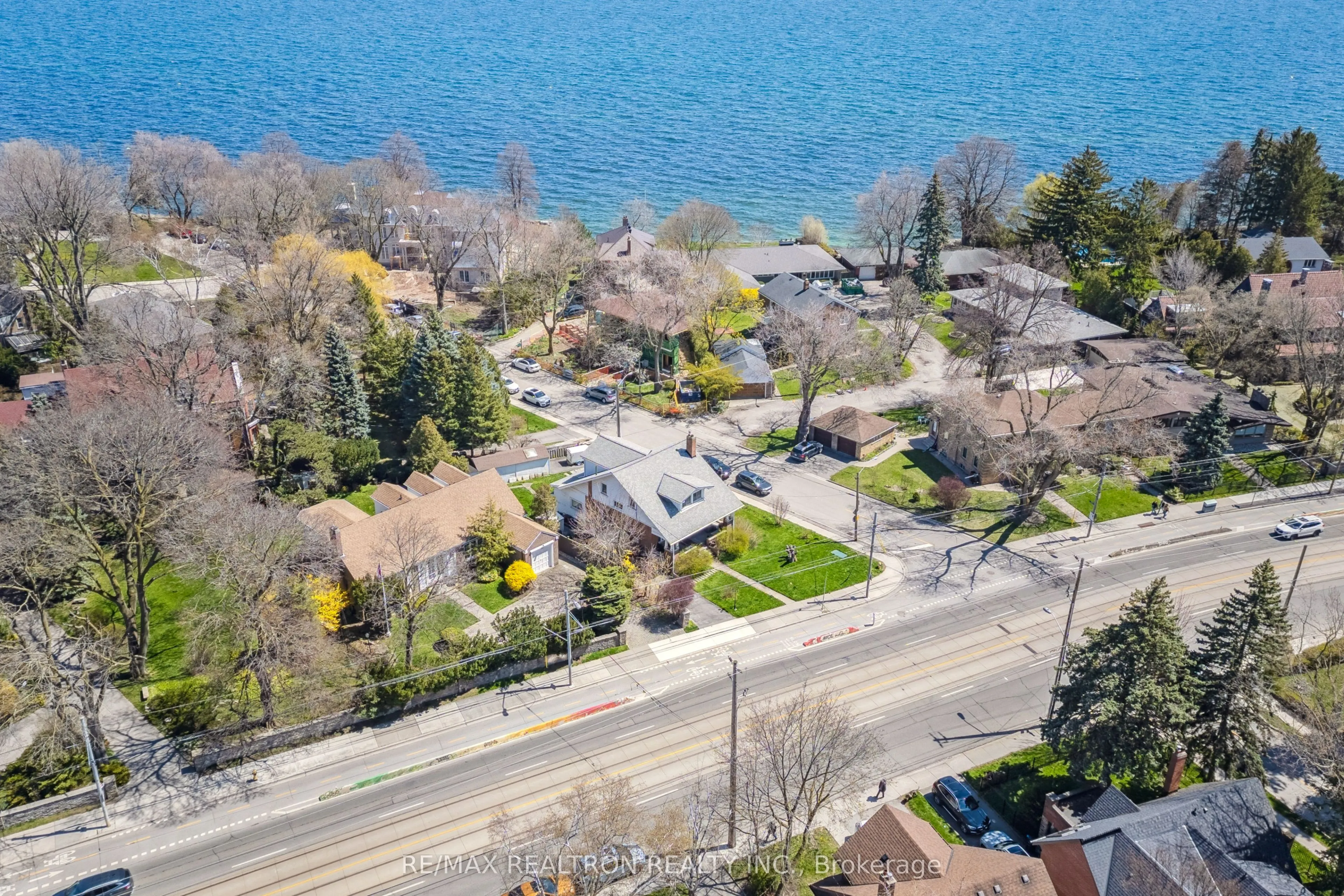 2585 Lake Shore Boulevard W #Lower Level