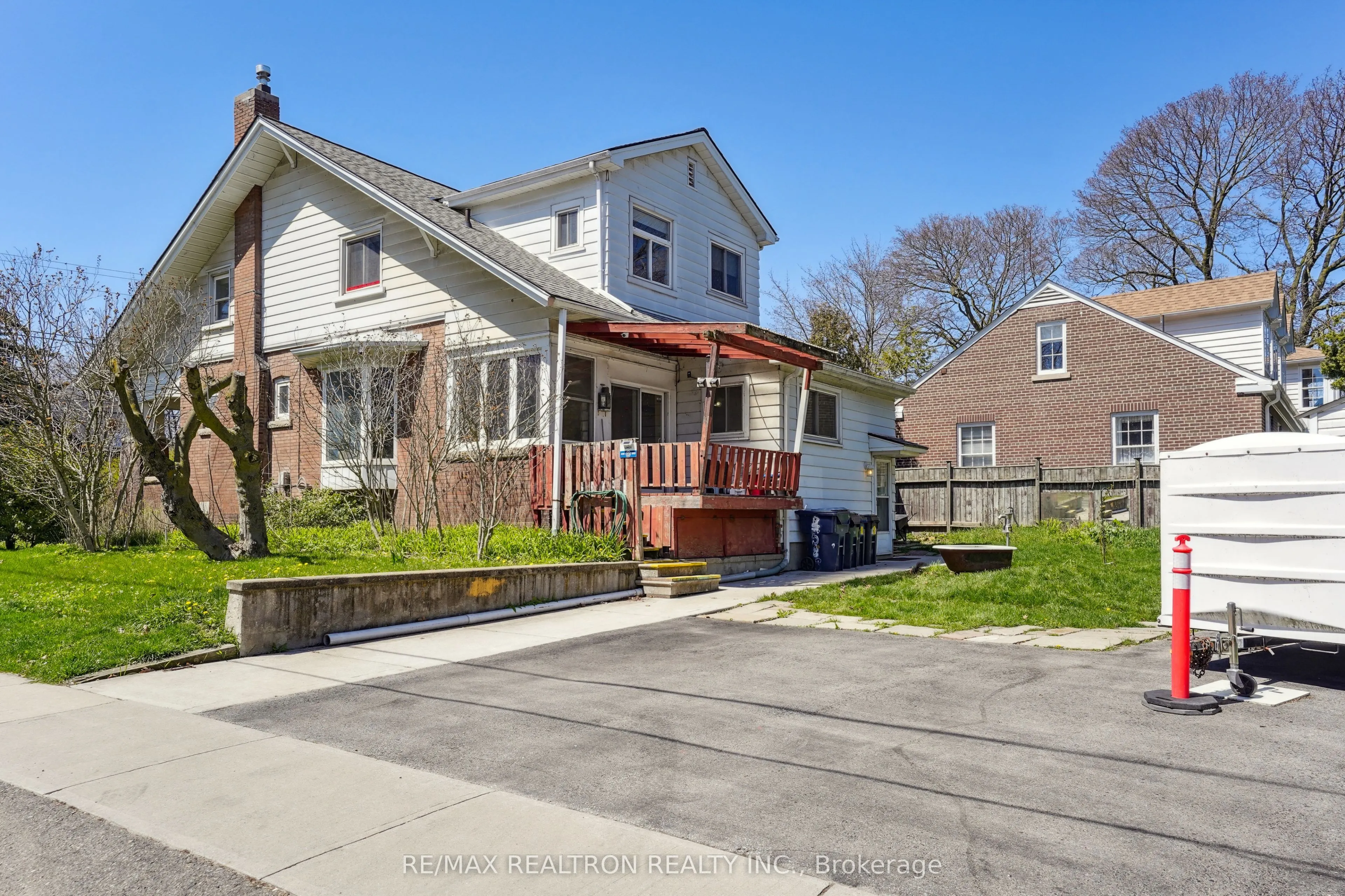 2585 Lake Shore Boulevard W #Lower Level