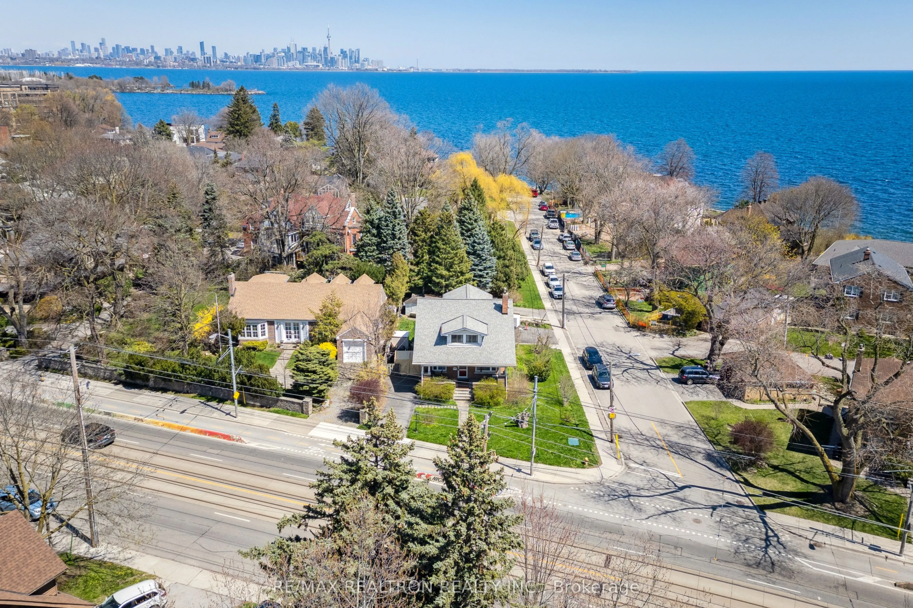 2585 Lake Shore Boulevard W #Lower Level