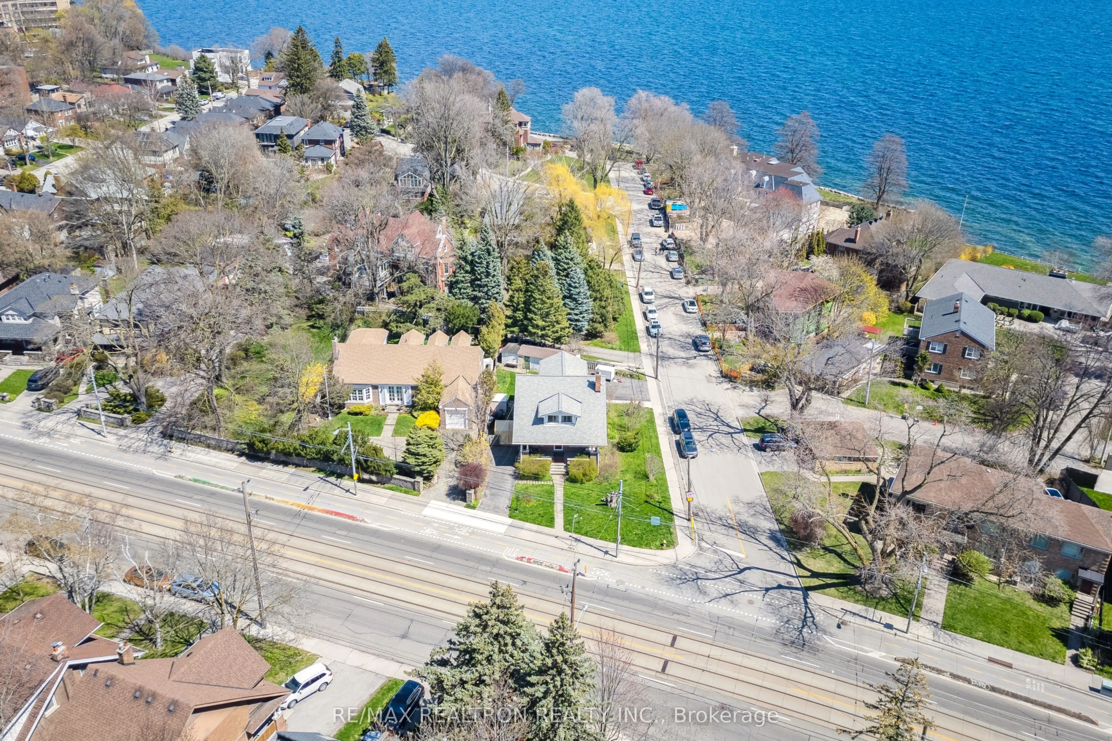 2585 Lake Shore Boulevard W #Lower Level