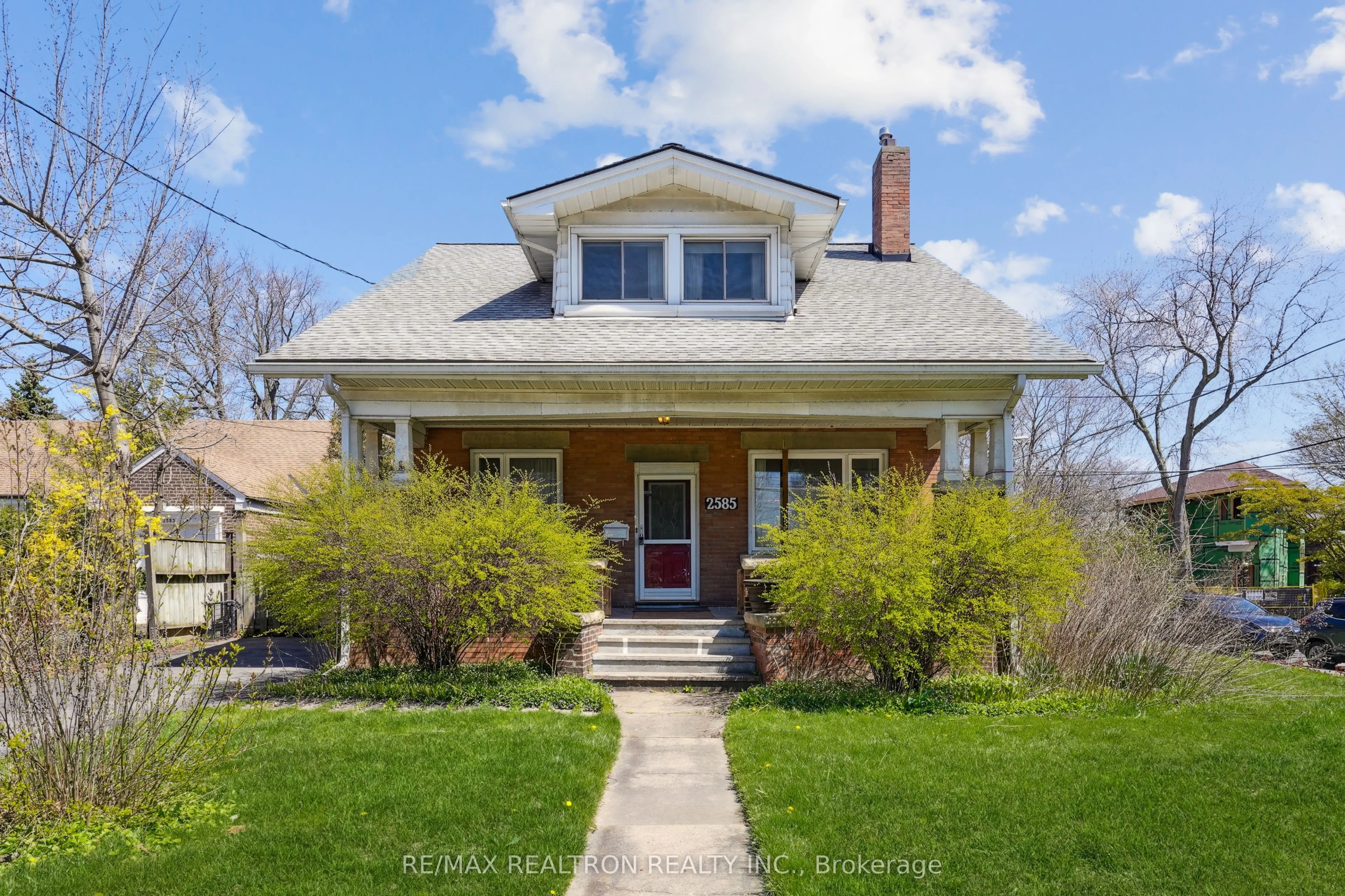 2585 Lake Shore Boulevard W #Lower Level
