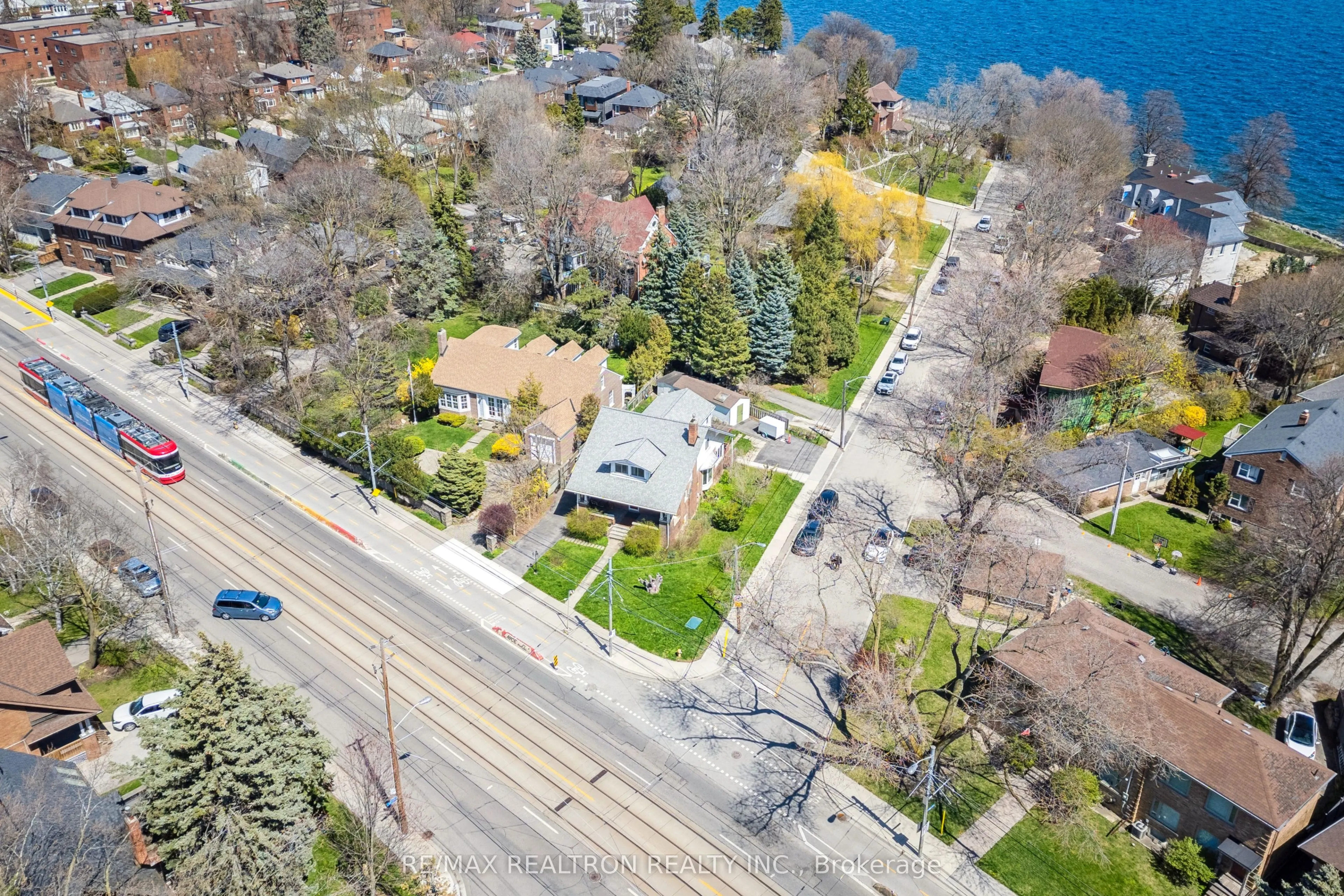 2585 Lake Shore Boulevard W #Lower Level