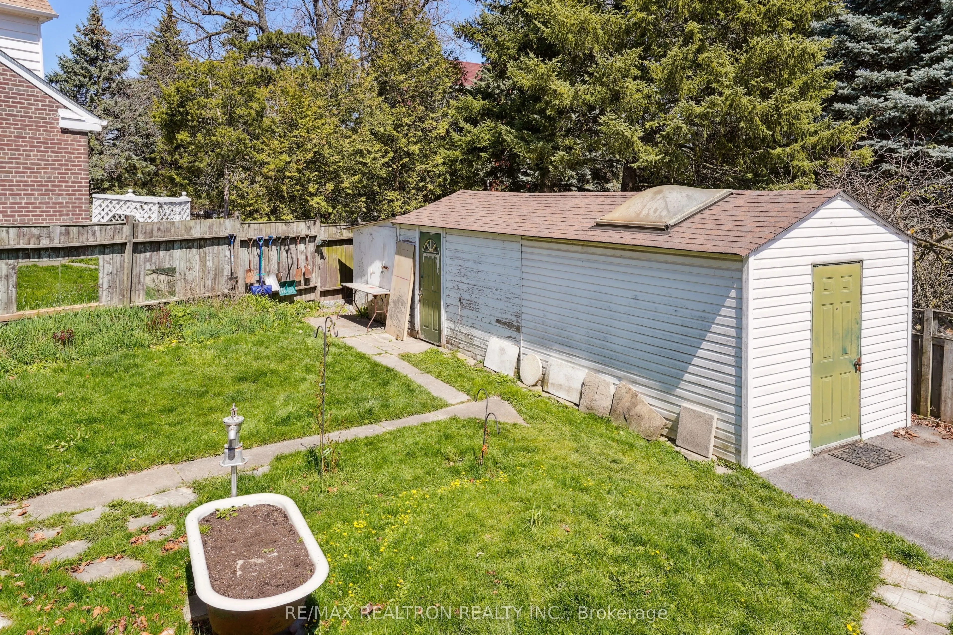 2585 Lake Shore Boulevard W #Lower Level