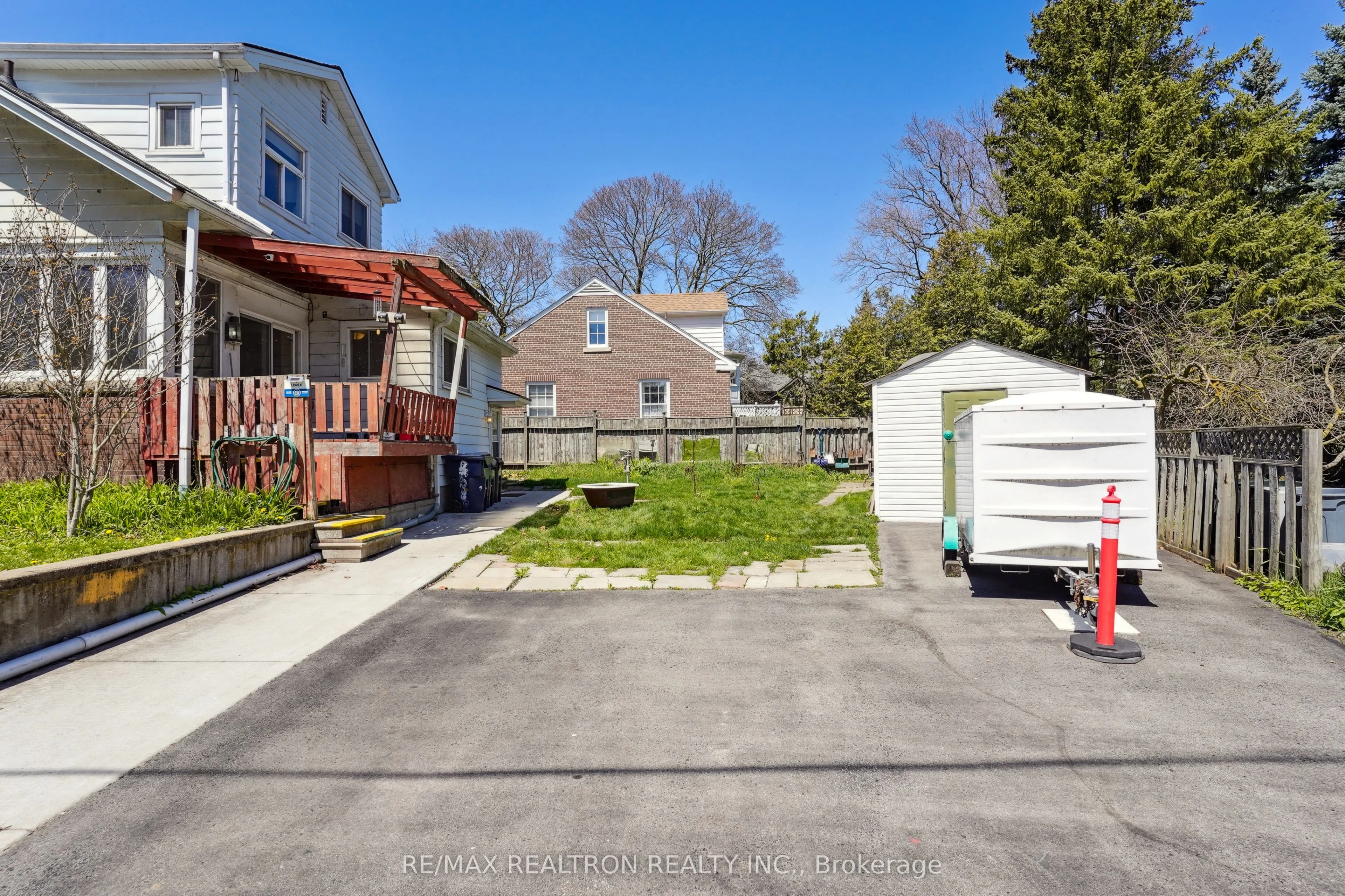 2585 Lake Shore Boulevard W #Lower Level