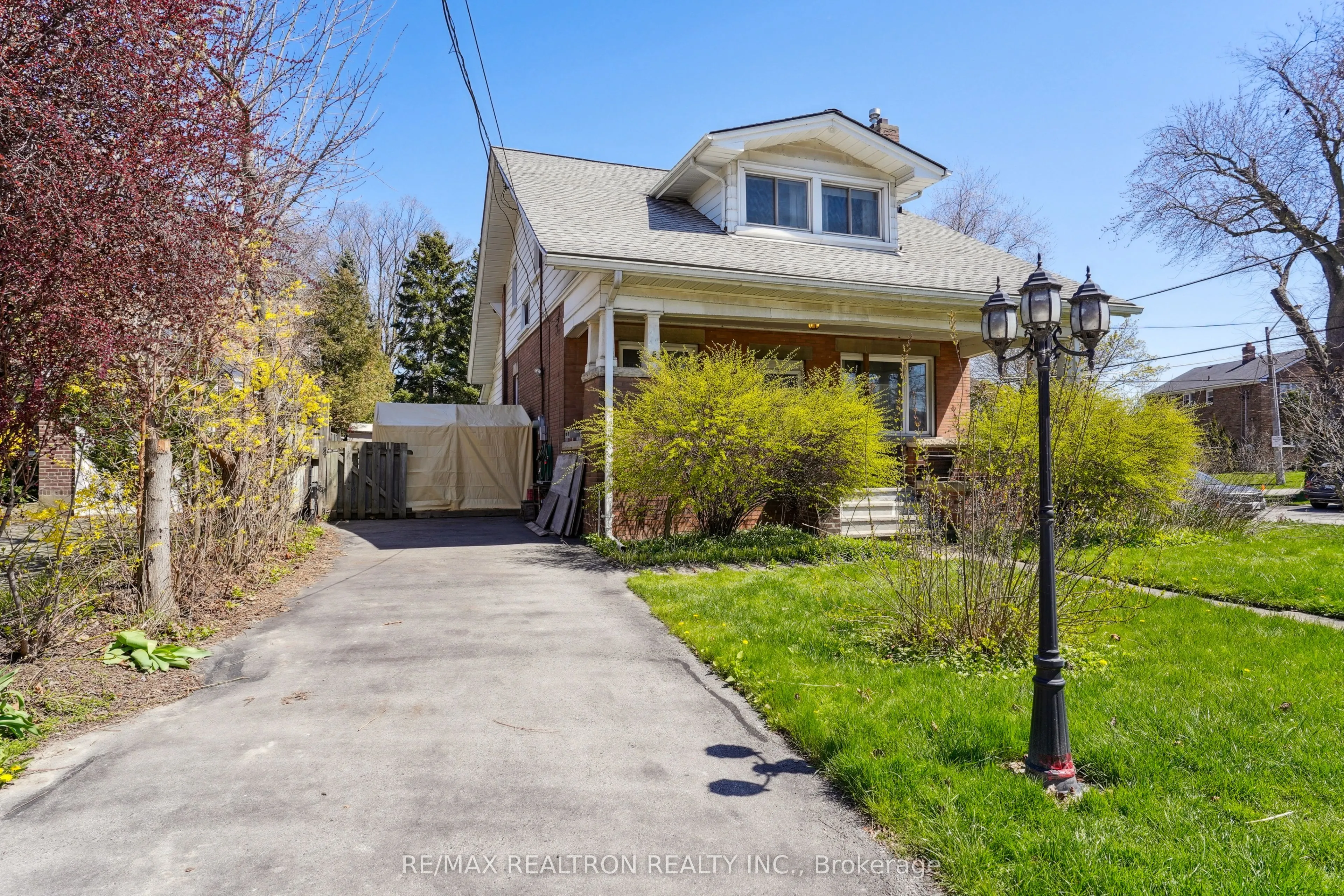 2585 Lake Shore Boulevard W #Second Floor
