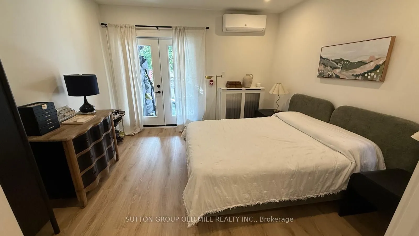 3293 Dundas Street W #2nd Floor