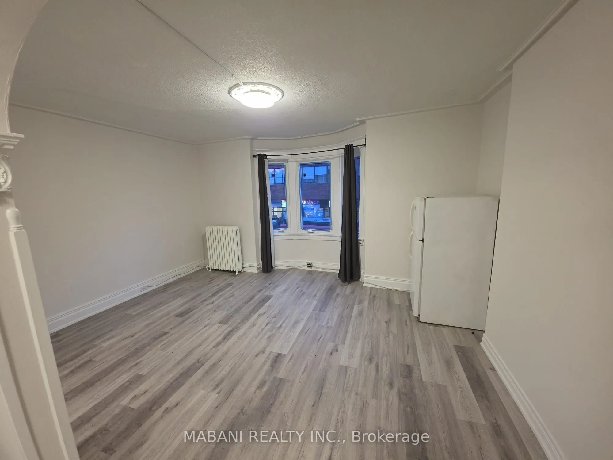 2239 Dundas Street W