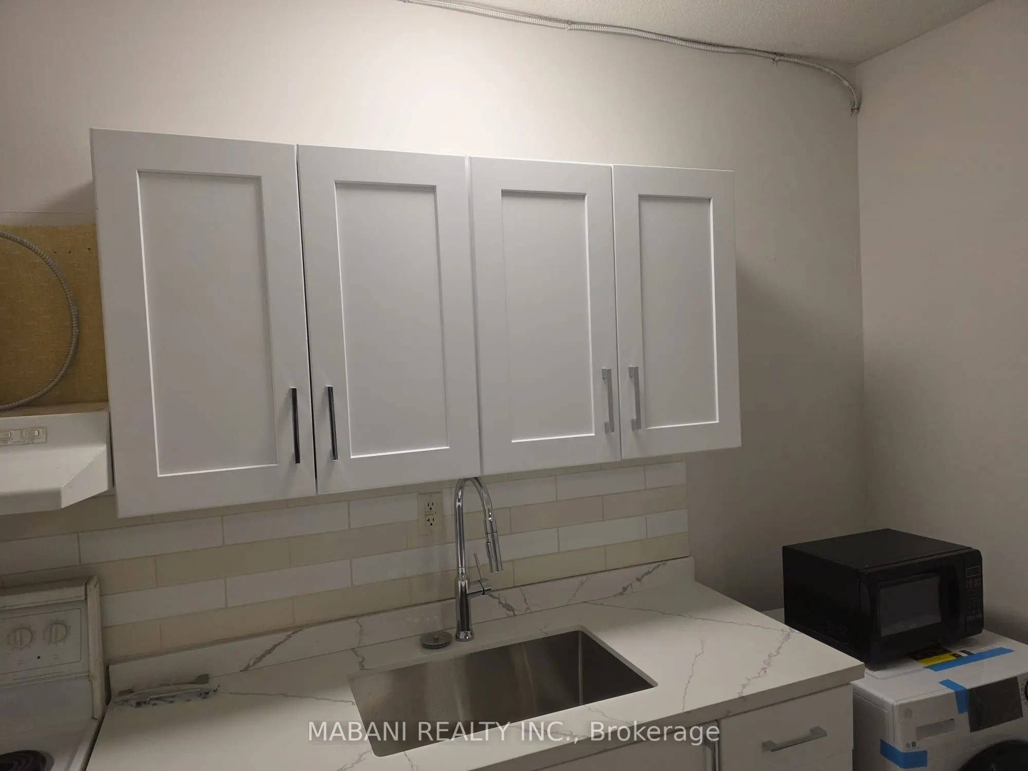 2239 Dundas Street W