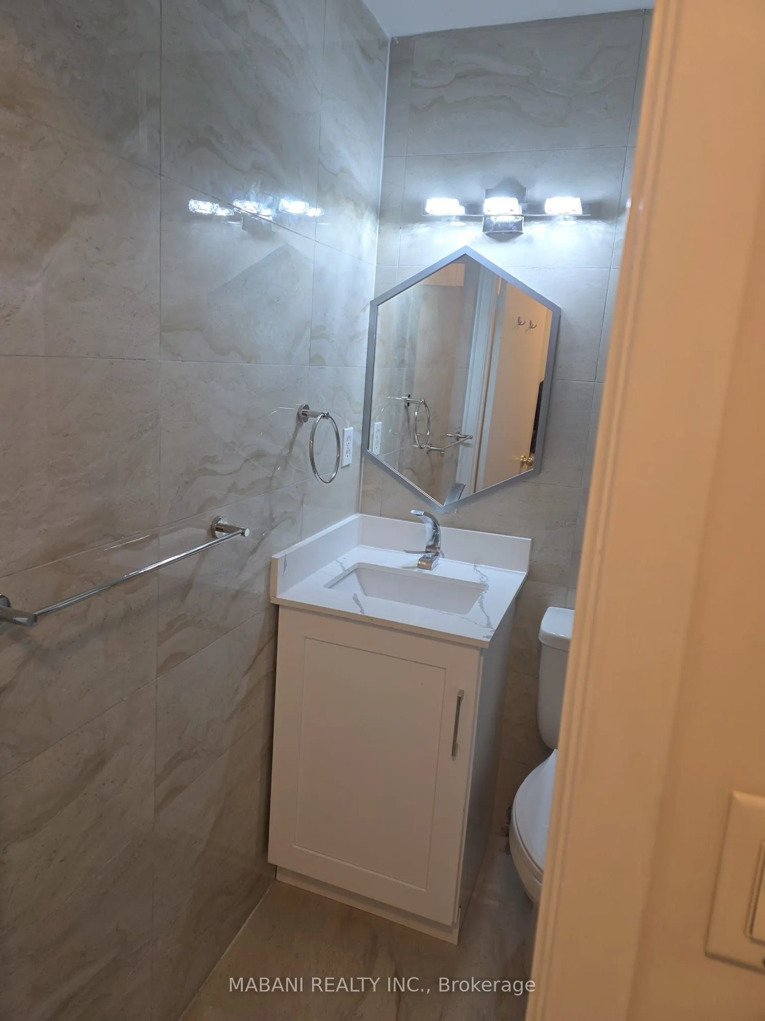 2239 Dundas Street W