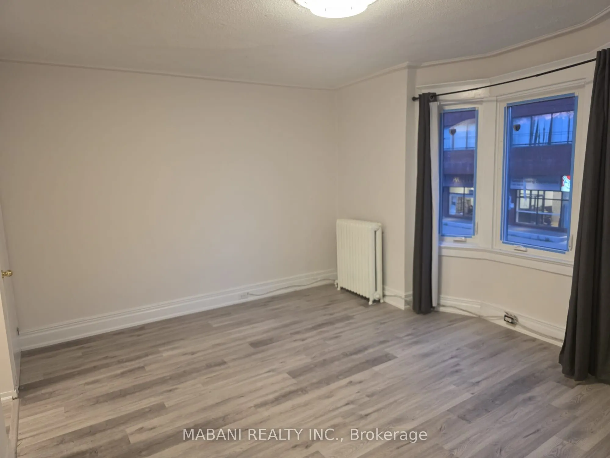2239 Dundas Street W