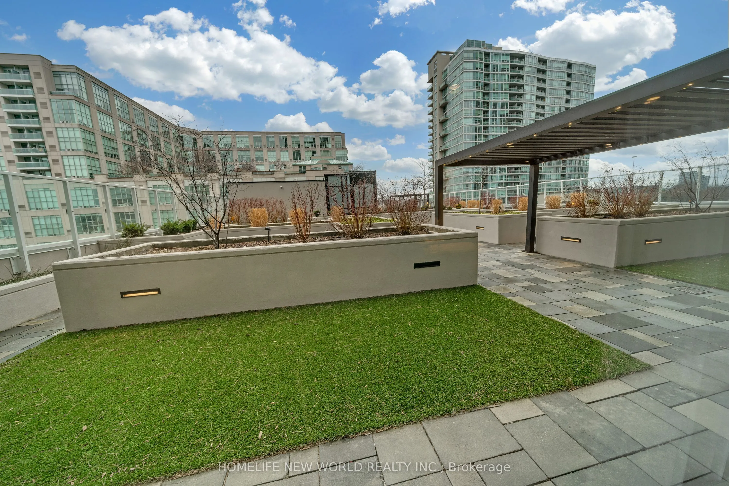 251 Manitoba Street #412