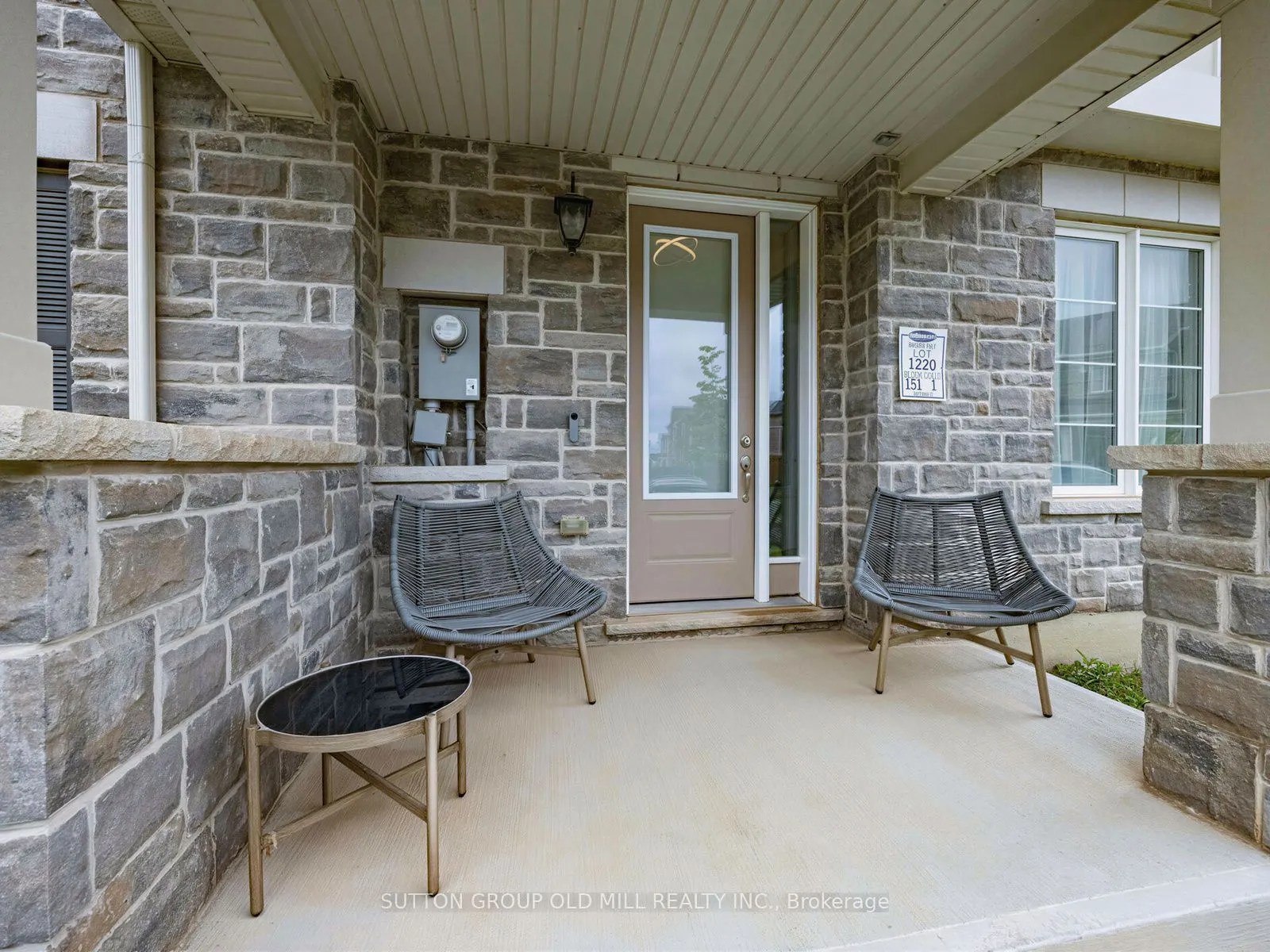 1537 Moira Crescent