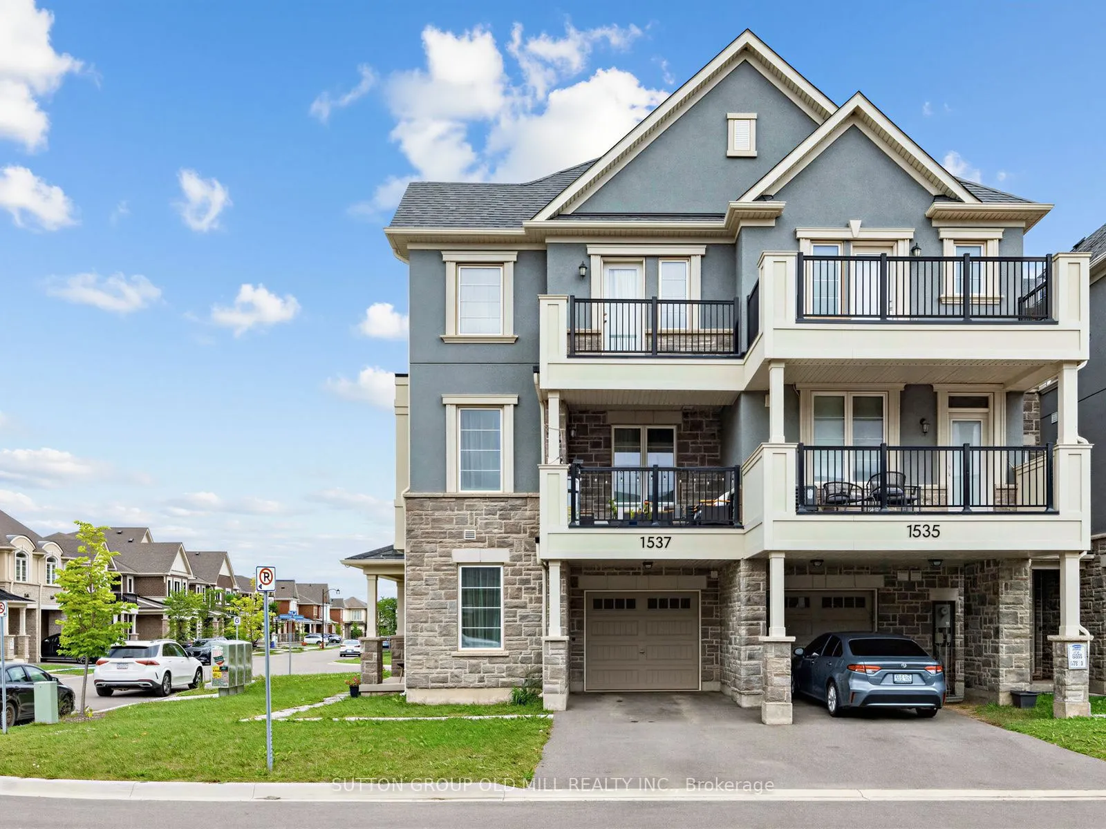 1537 Moira Crescent