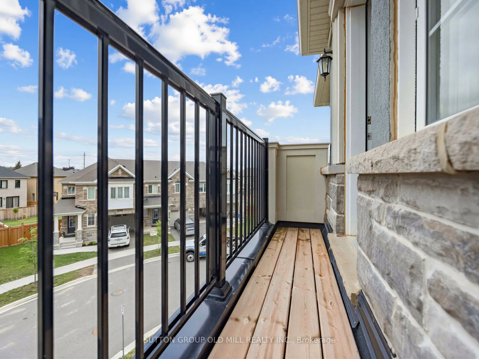 1537 Moira Crescent
