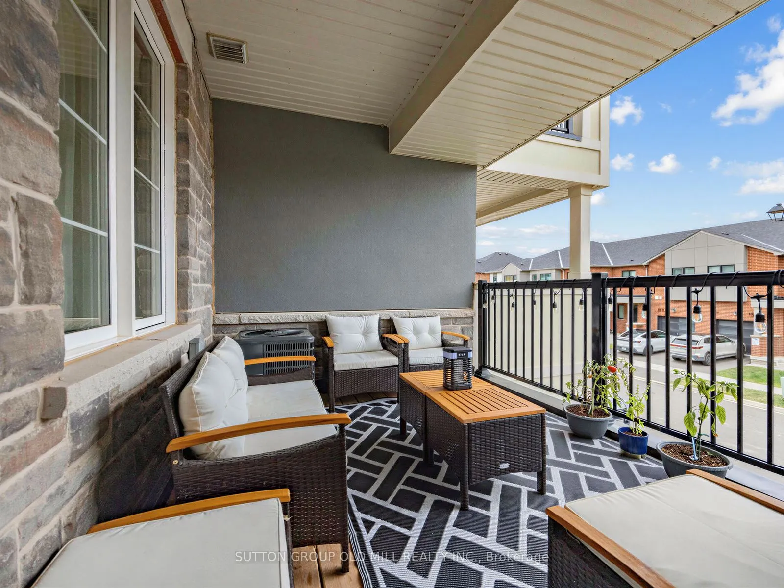 1537 Moira Crescent