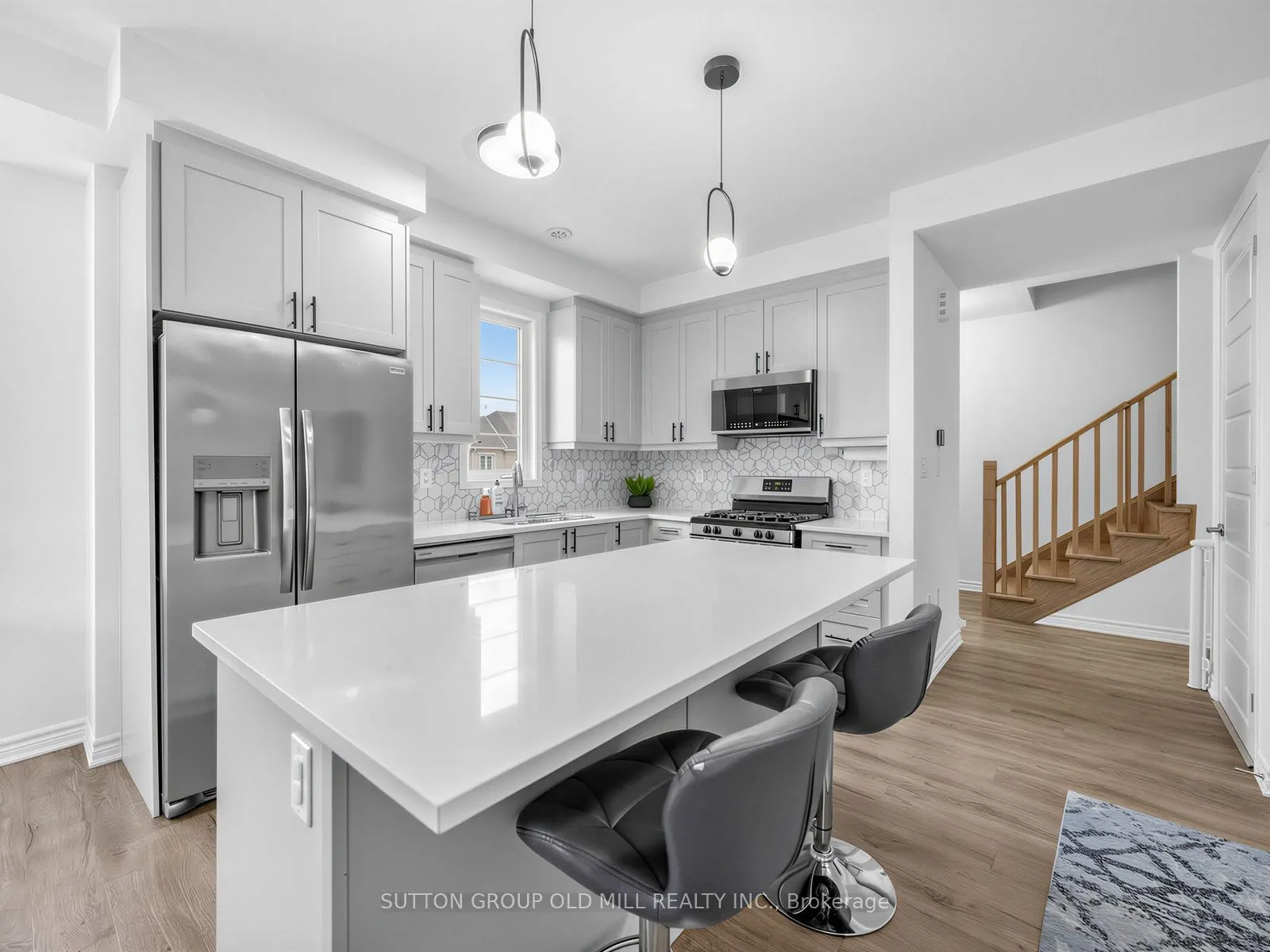 1537 Moira Crescent