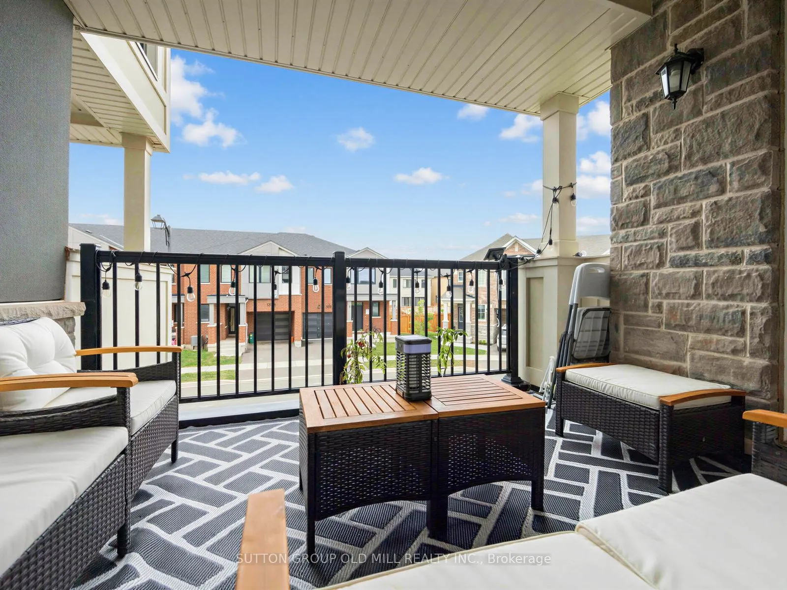 1537 Moira Crescent